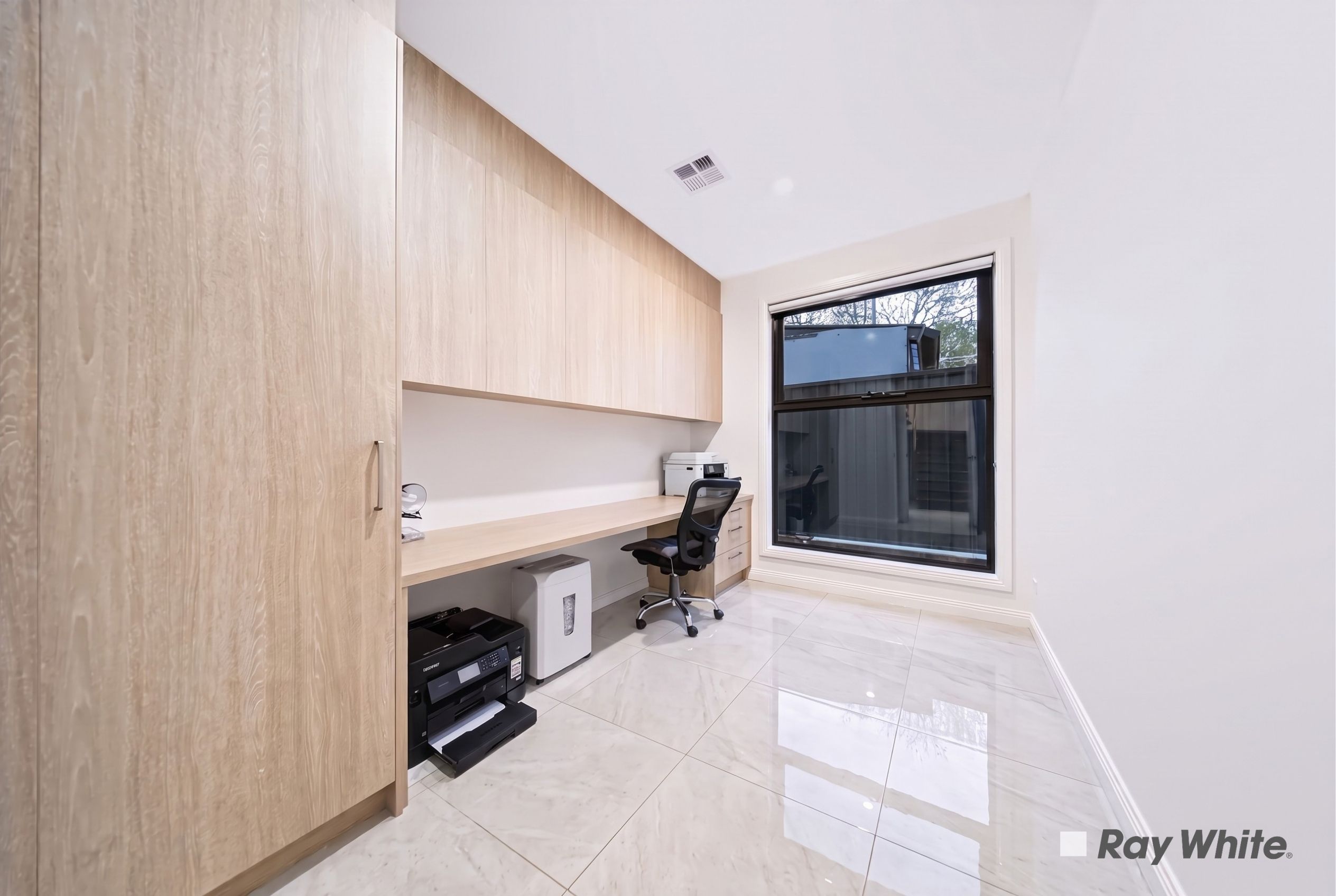 8 Mclean Crescent — photo 11 of 30