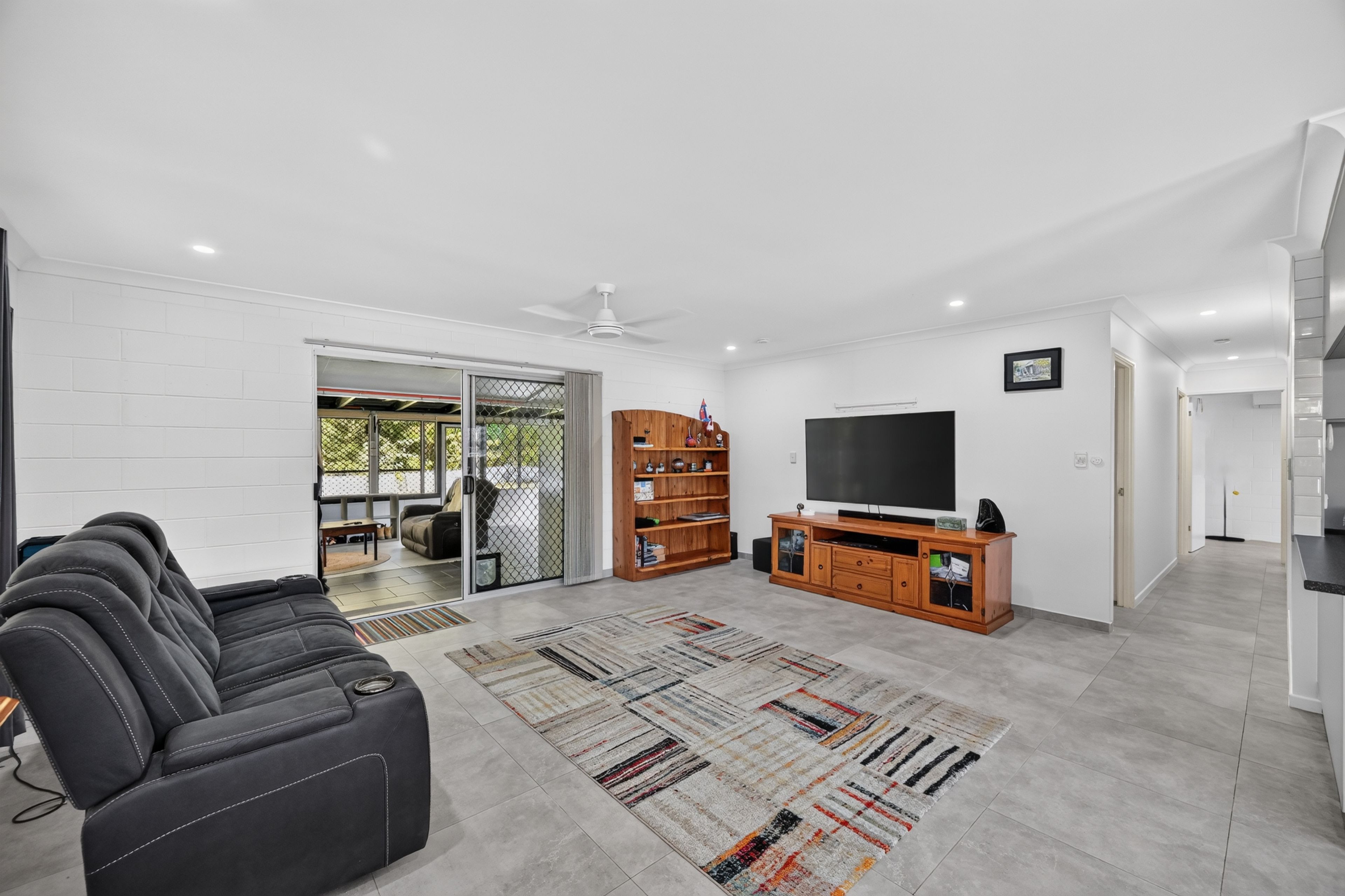 14 Laura Court — photo 9 of 28