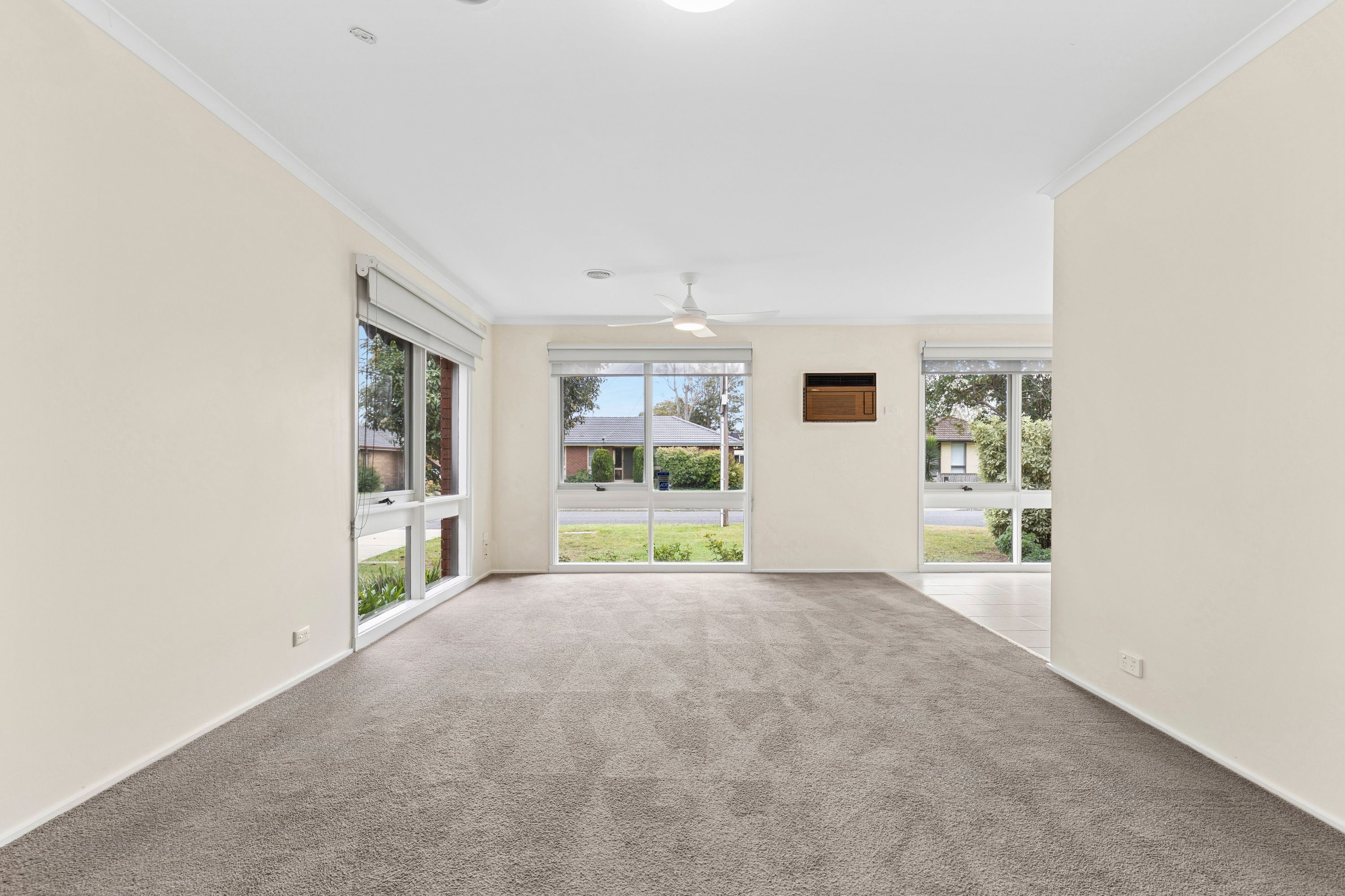 18 Sheeran Crescent — photo 3 of 16