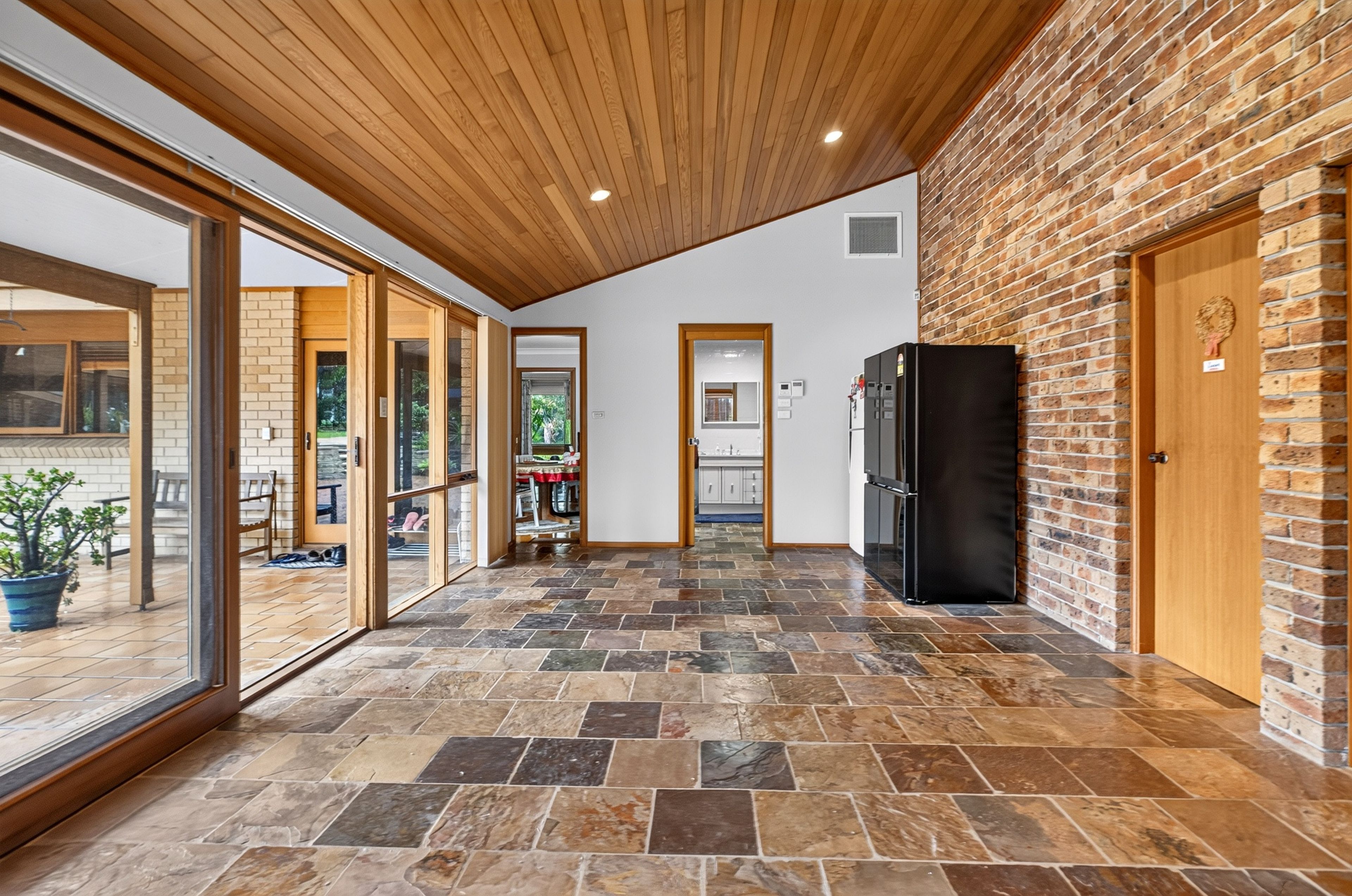 15 Moreton Road — photo 10 of 30