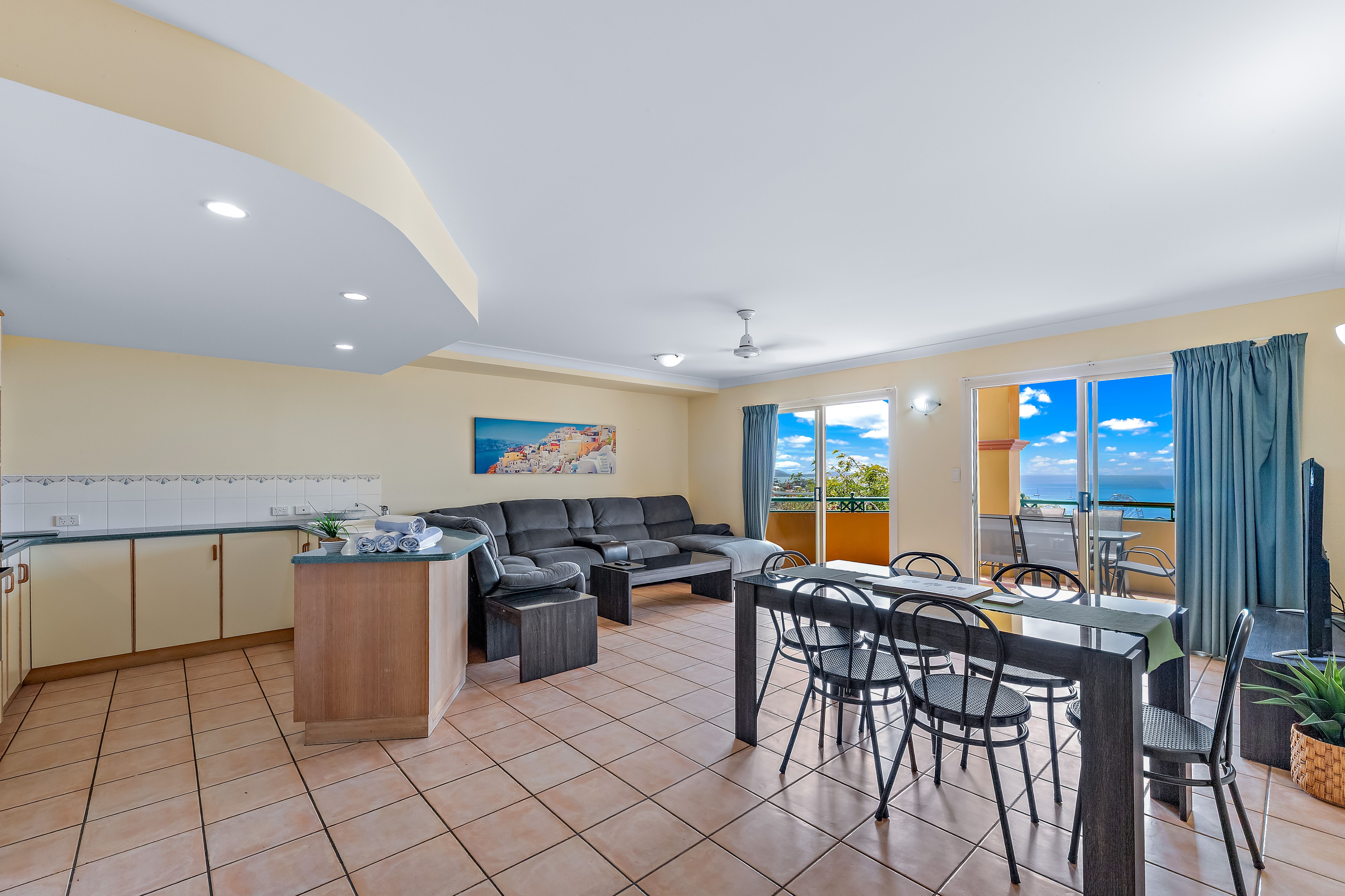 8/10 Golden Orchid Drive — photo 4 of 12