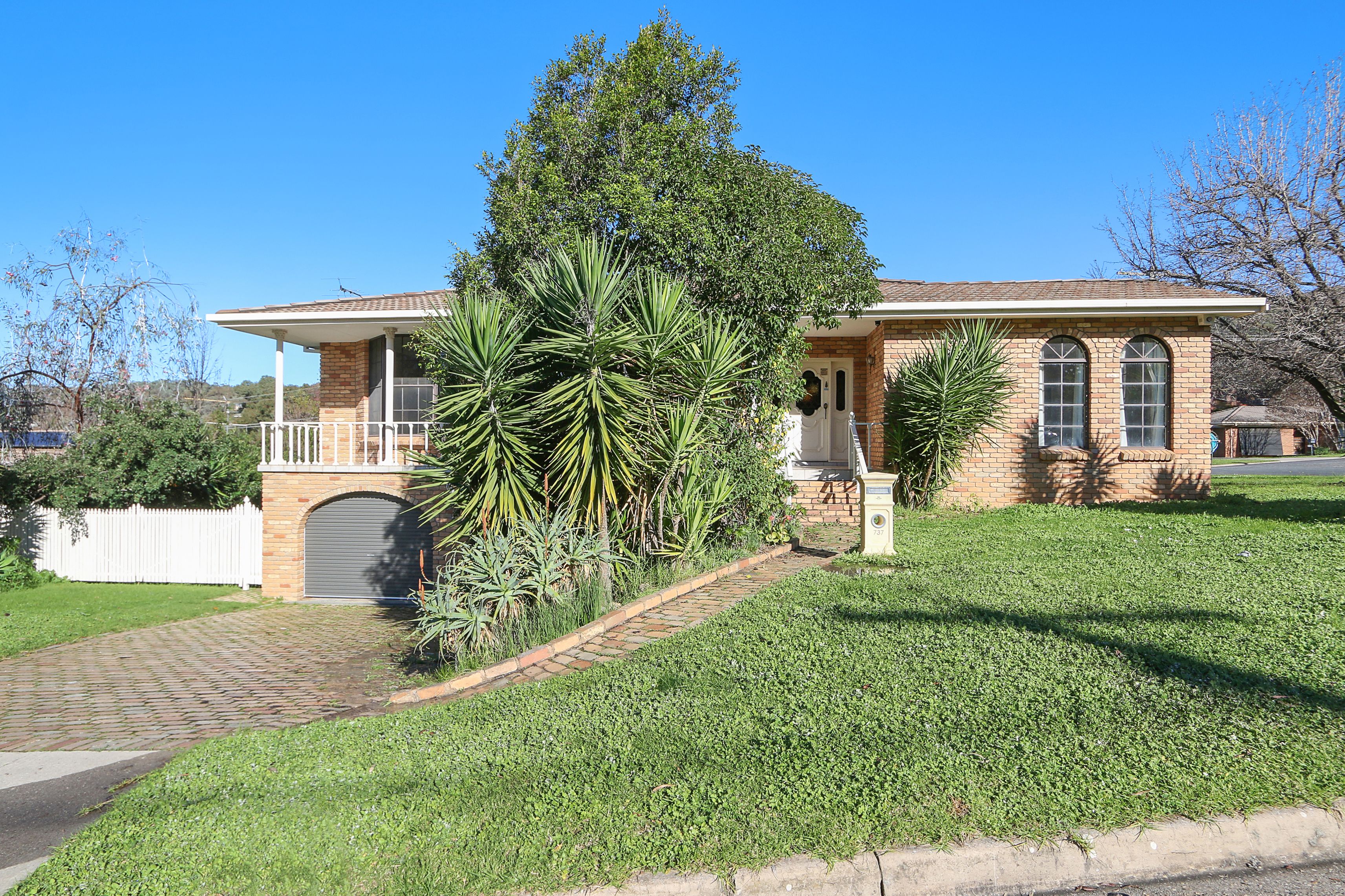 737 Harris Court — photo 3 of 10
