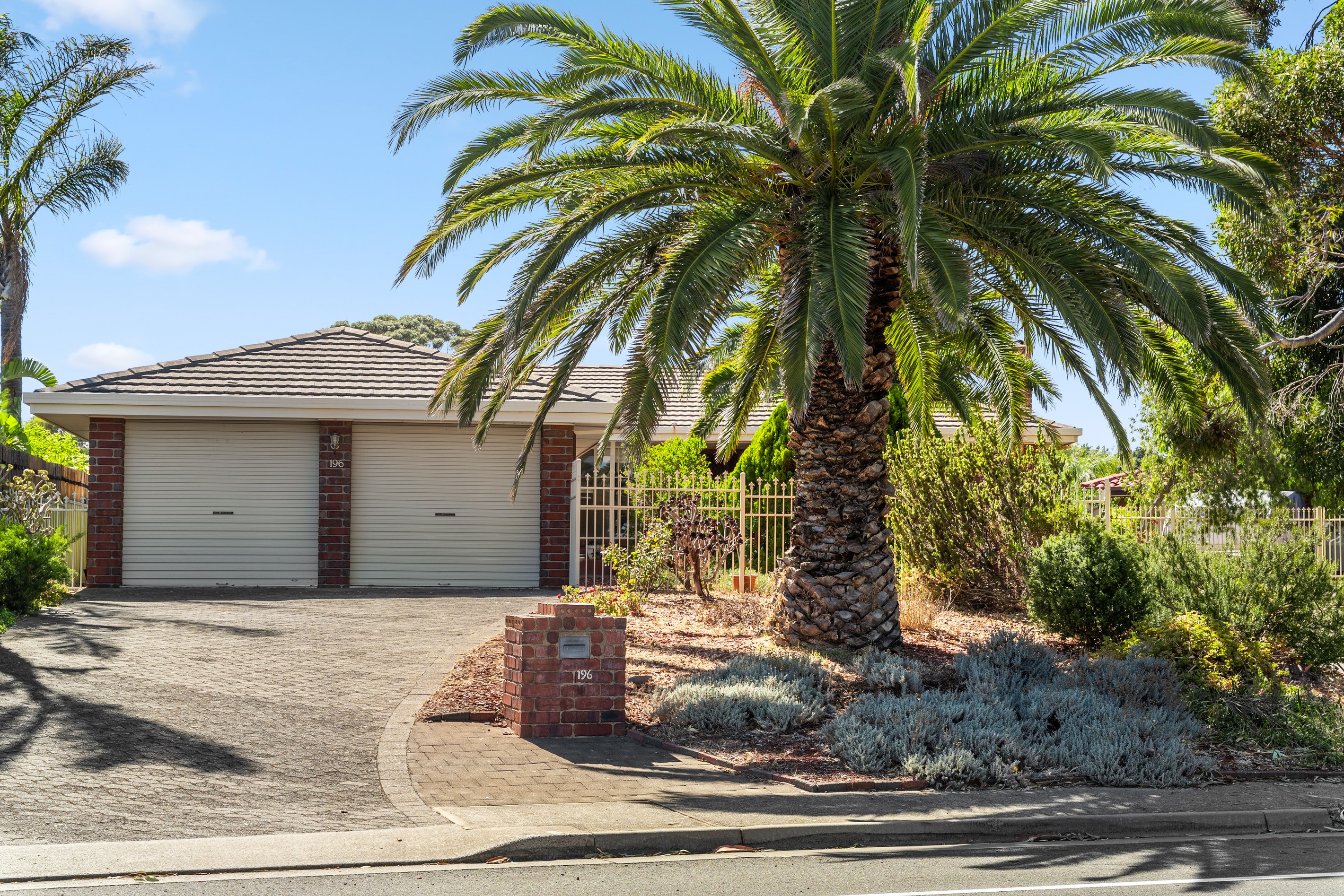 196 The Cove Road, Hallett Cove, SA 5158