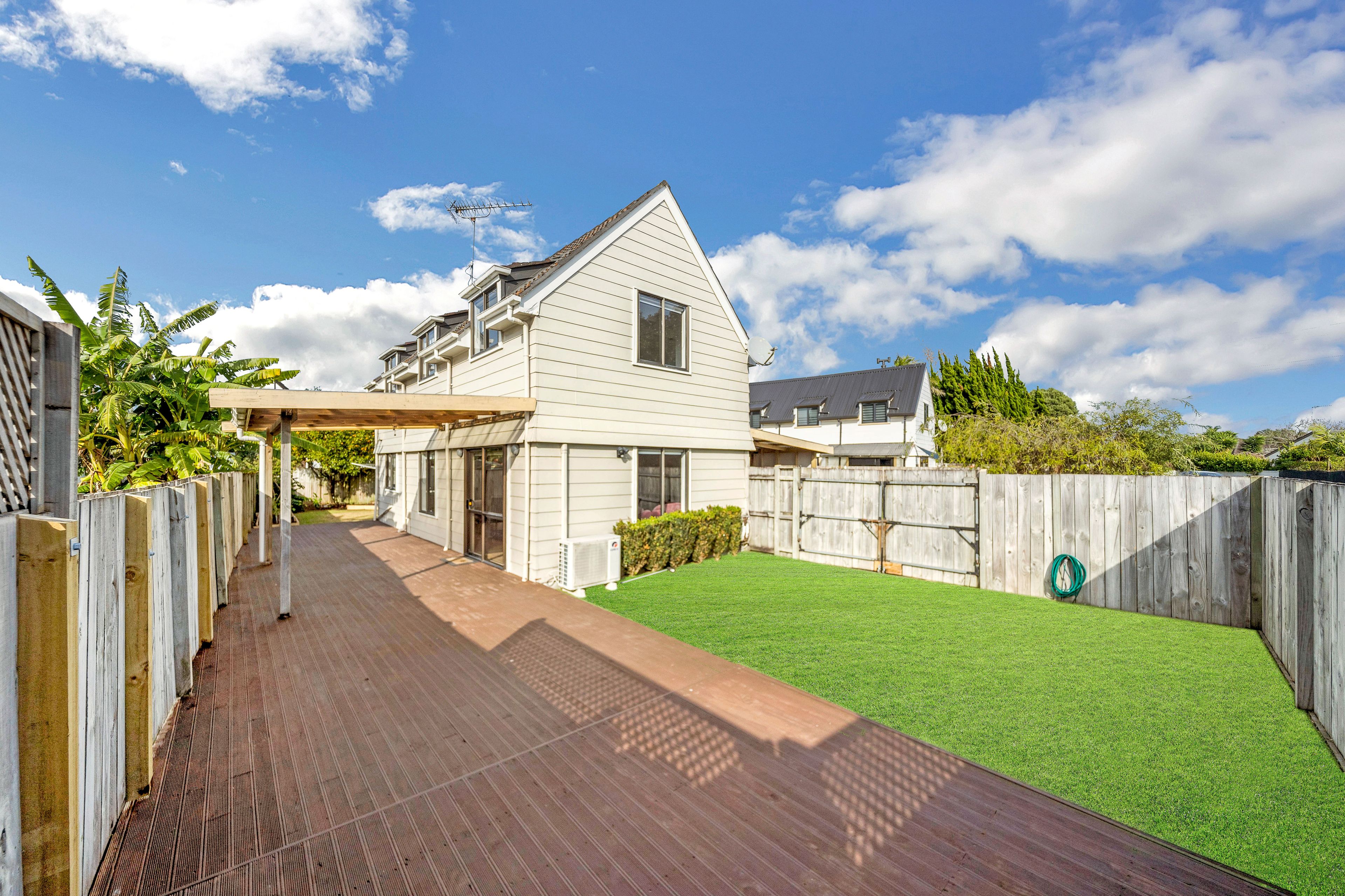 1/33 Challen Close, Conifer Grove, Manukau City