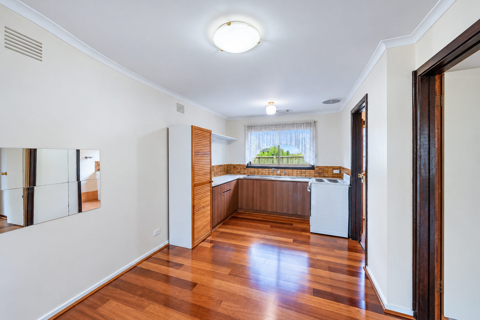 4/30 Madeleine Road — photo 5 of 11