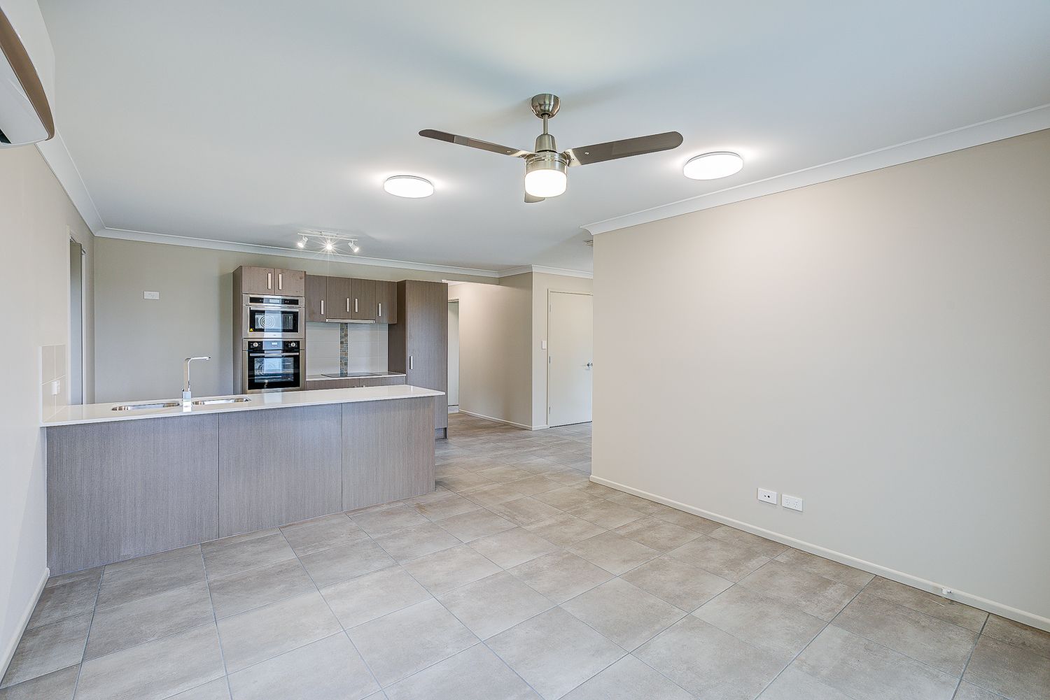 2/44 Whiteman Street, Crestmead, QLD 4132