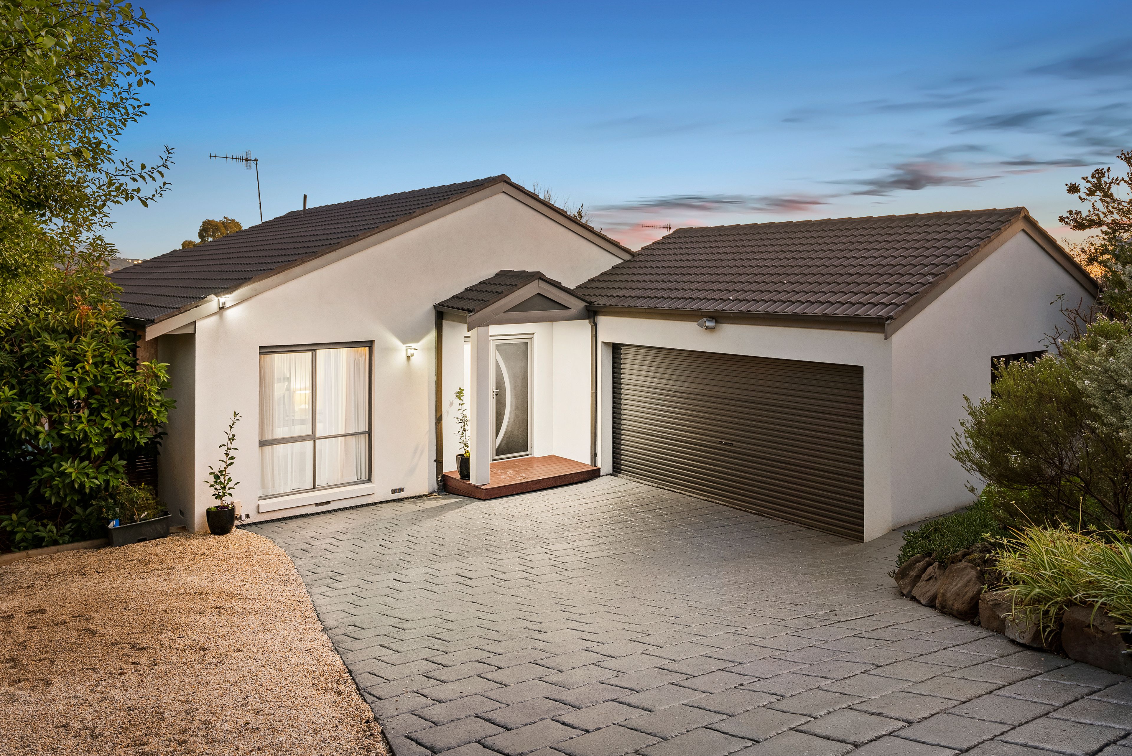 17 Leon Court, Ferntree Gully, VIC 3156