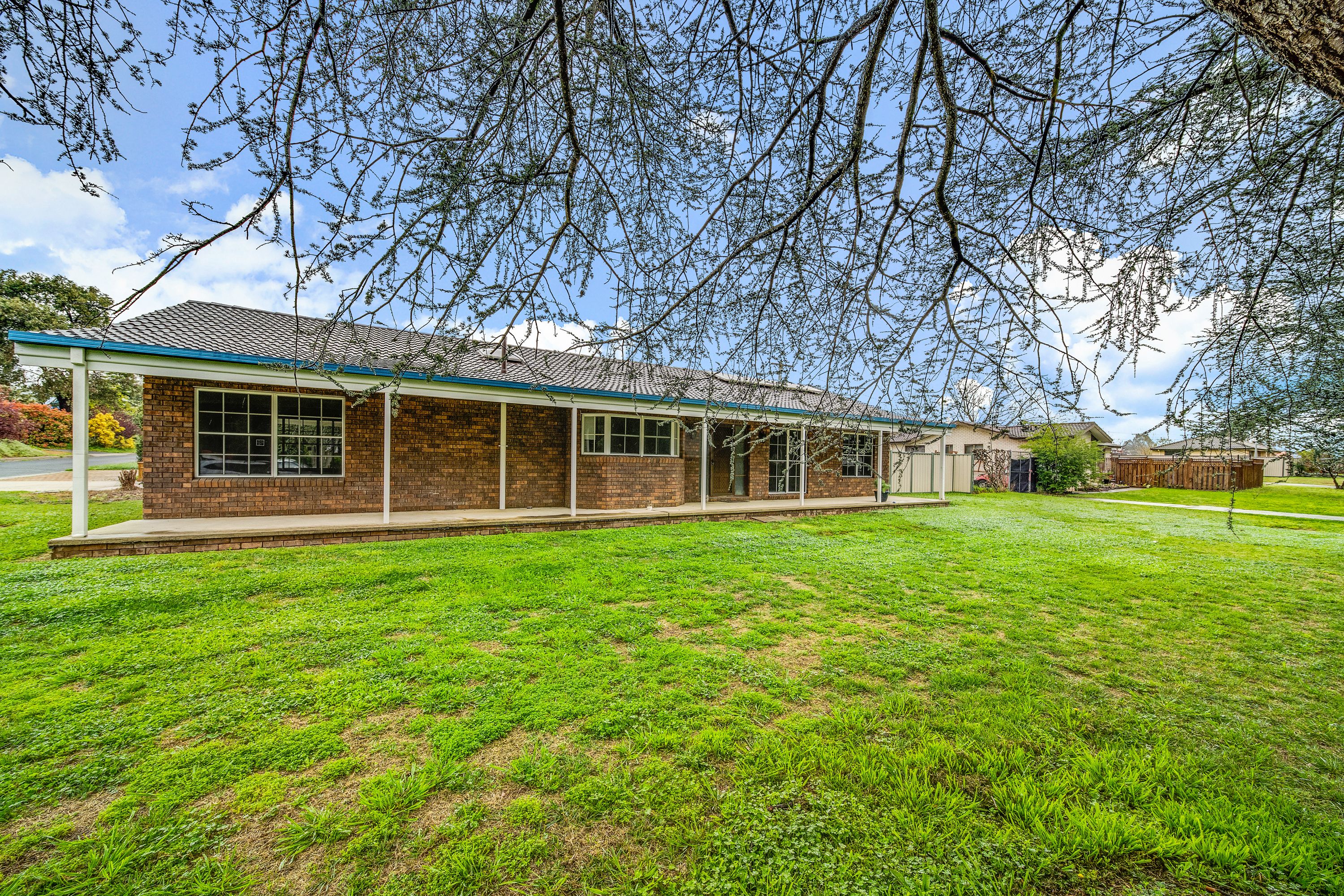 2 Bungonia Street, Narrabundah, ACT 2604