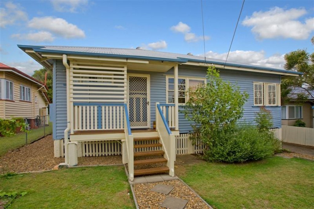 16 Rowton Street, Holland Park, QLD 4121