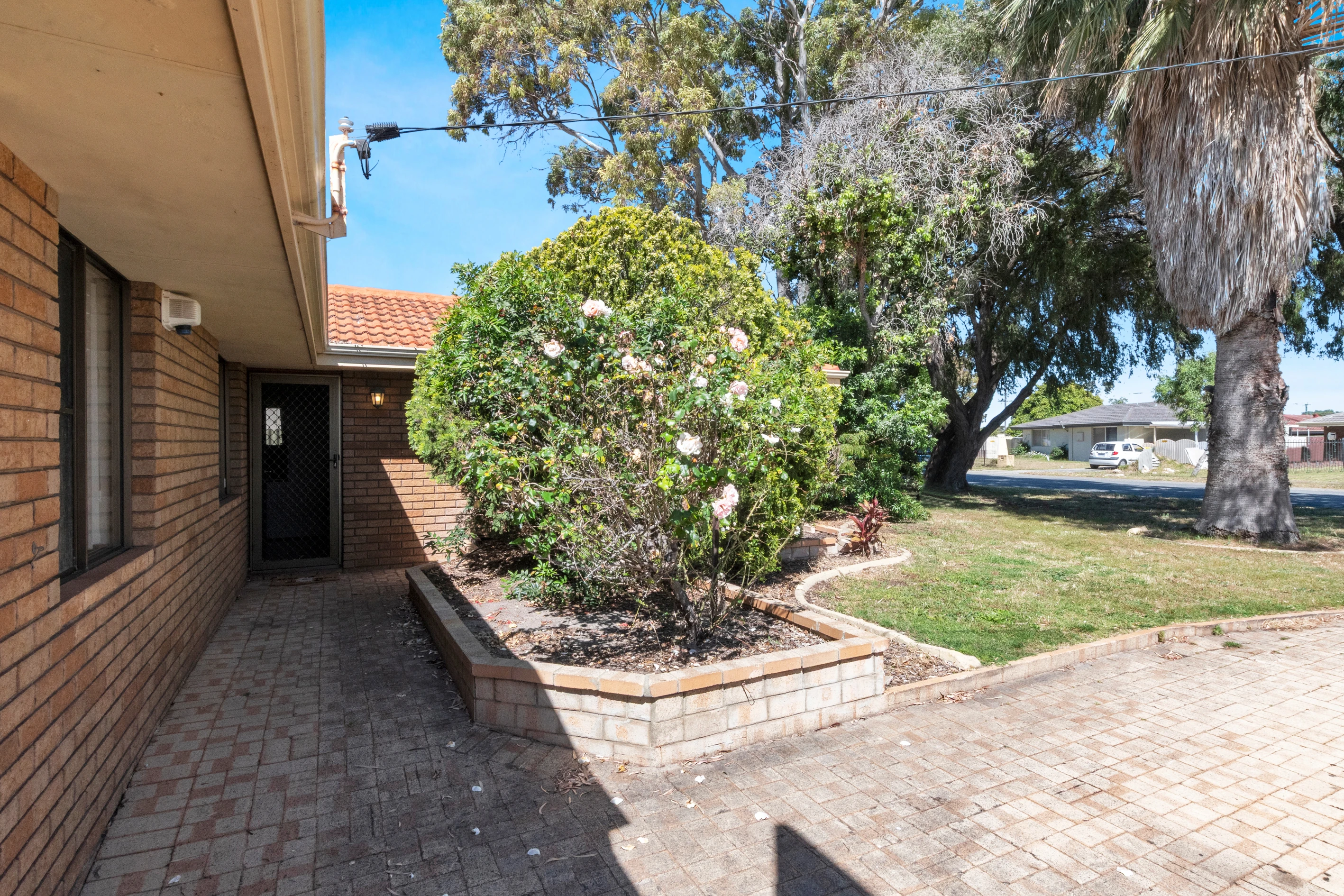 24 Cambridge Crescent, Cooloongup, WA 6168