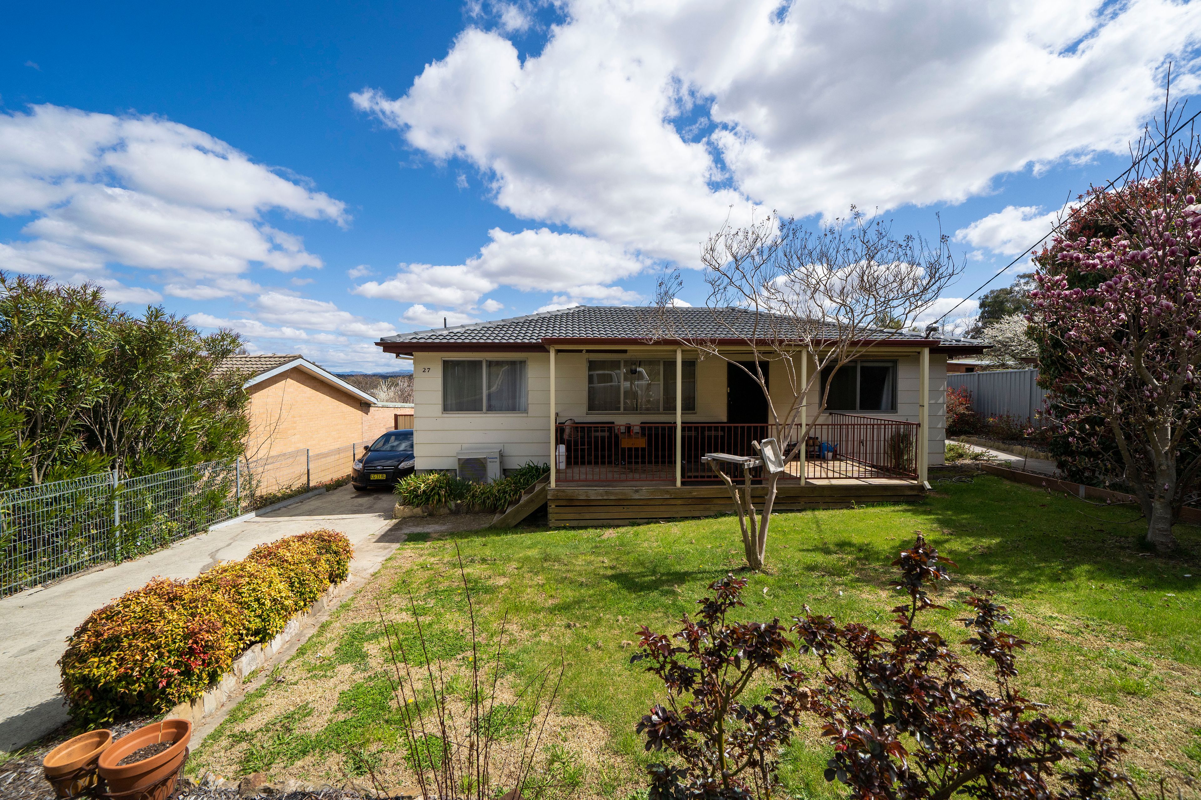 27a & 27b Elizabeth Cresent, Queanbeyan East, NSW 2620 Sold House