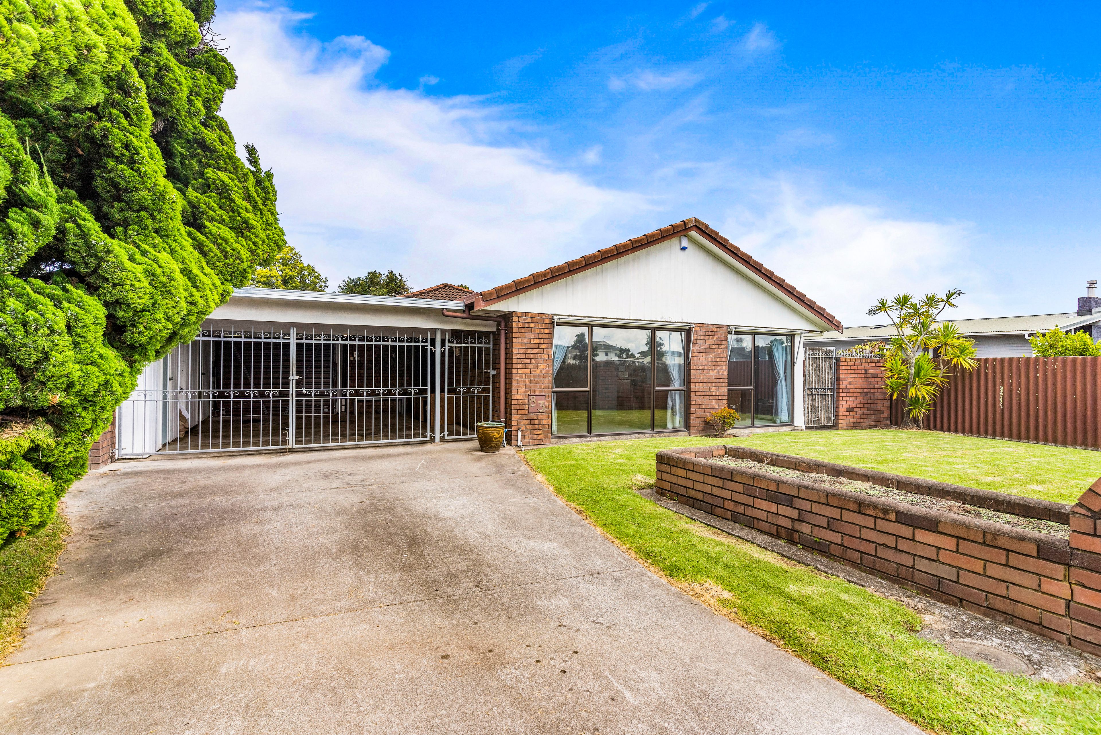 83-pakuranga-road-pakuranga-manukau-city-2010-sold-house-ray