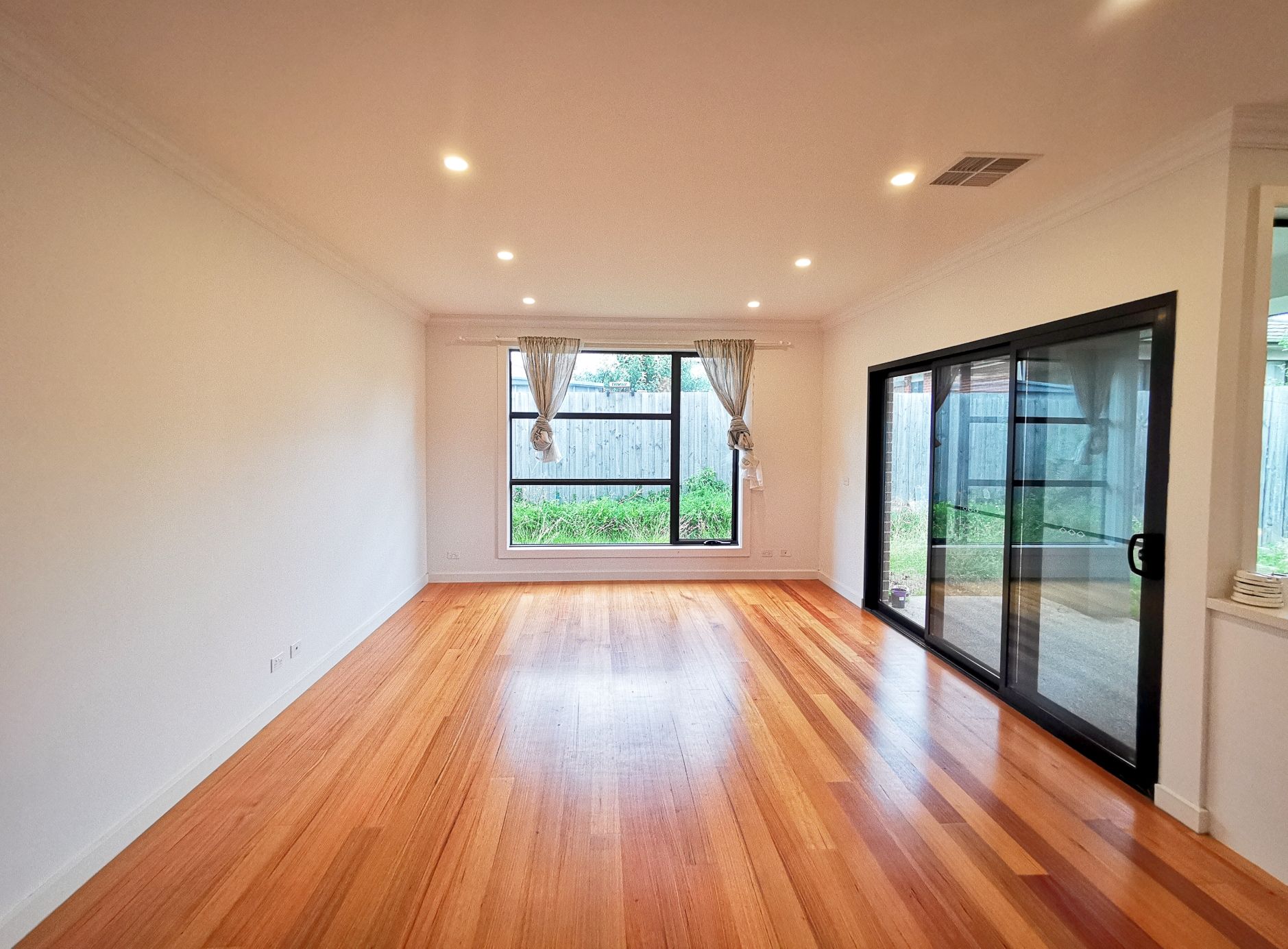 3/4 Dover Street, Oakleigh East, VIC 3166