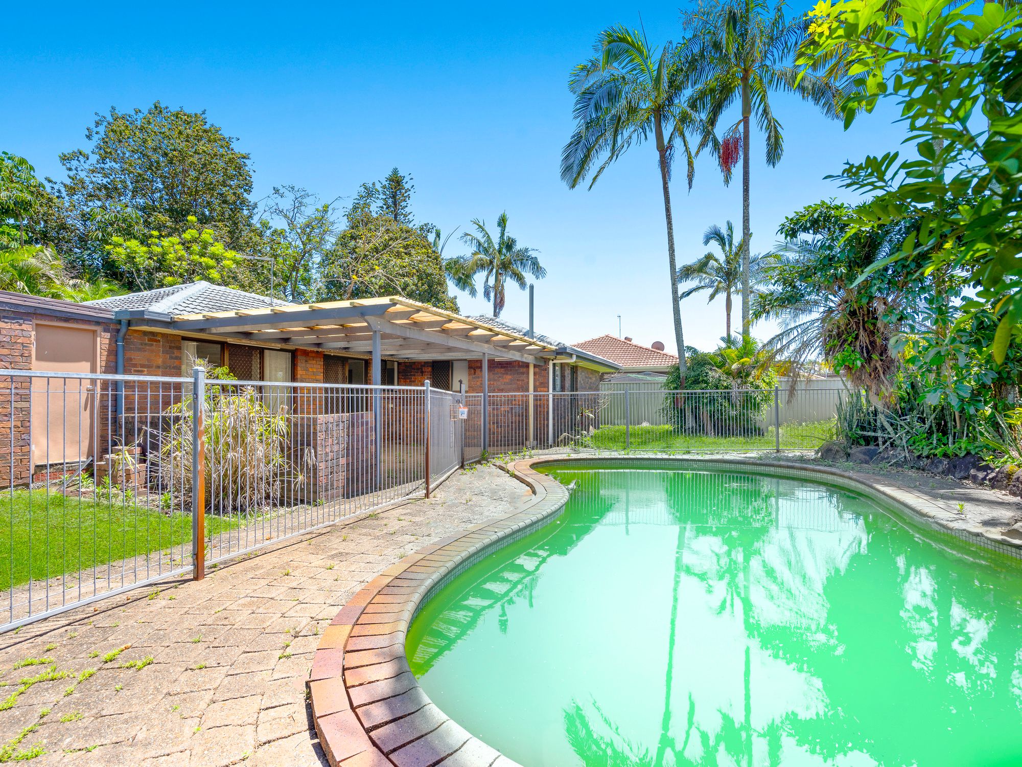 1 Burrinjuck Drive, Coombabah, QLD 4216