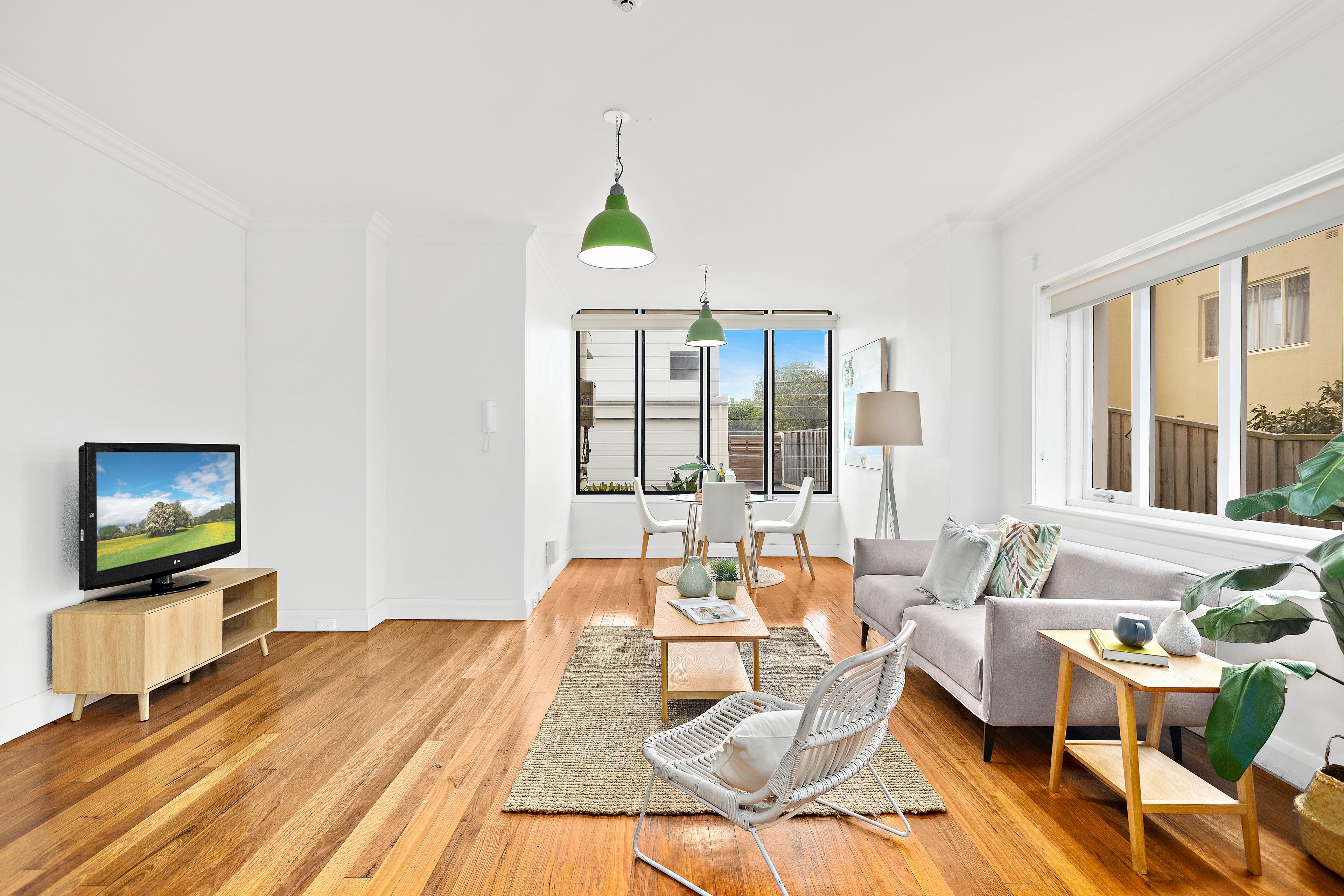 2/10 Crown Street — photo 3 of 8