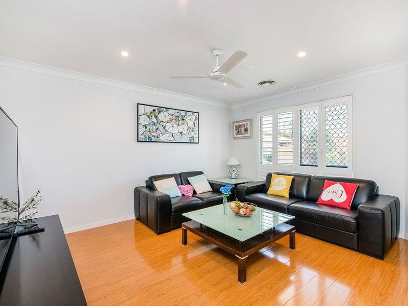 99 Silky Oak Crescent, Carindale, QLD 4152
