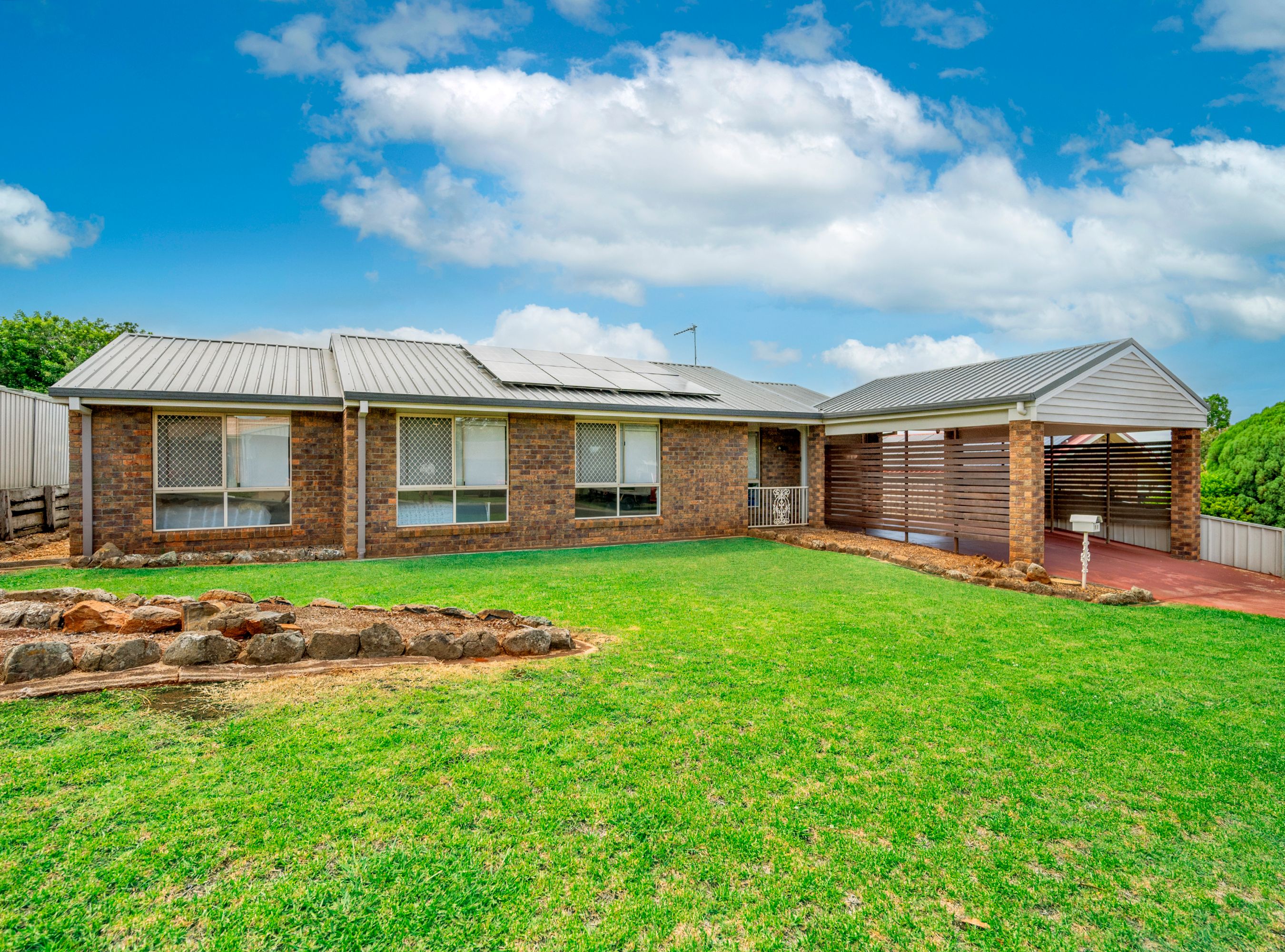 18 Black Court, Wilsonton QLD 4350
