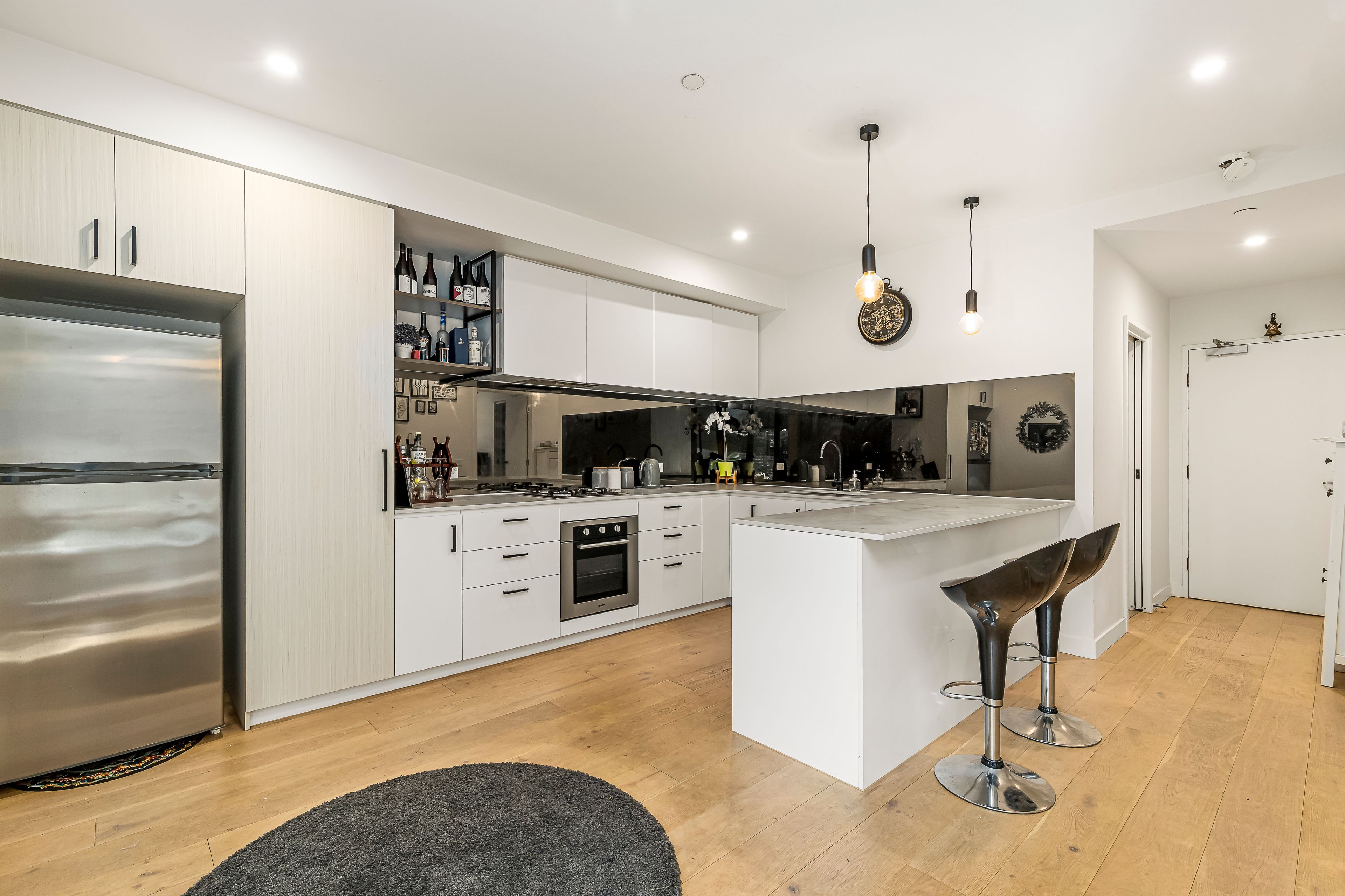 G12/28 Swindon Road — photo from Ray White Oakleigh