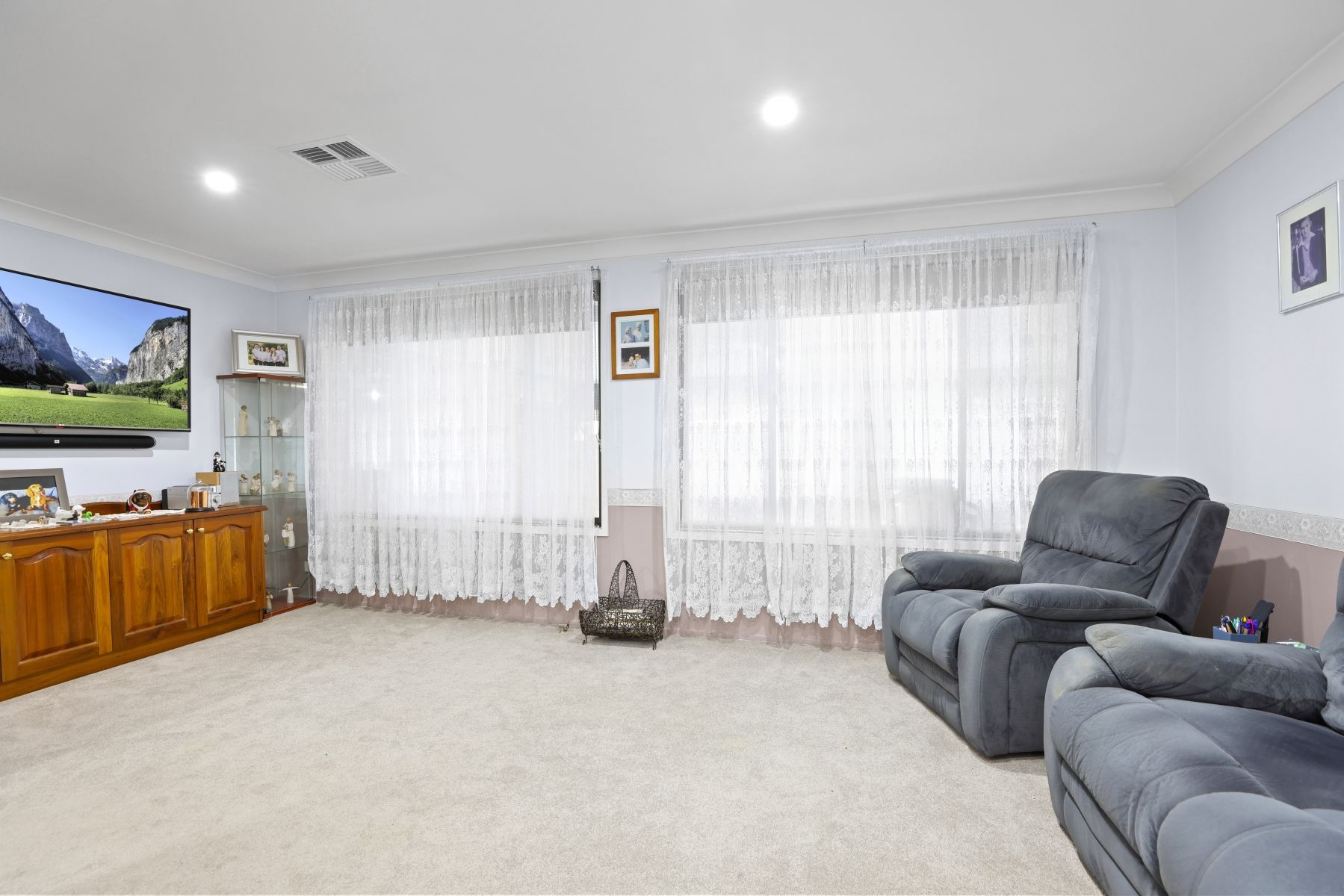 17 Henderson Crescent — photo 4 of 15