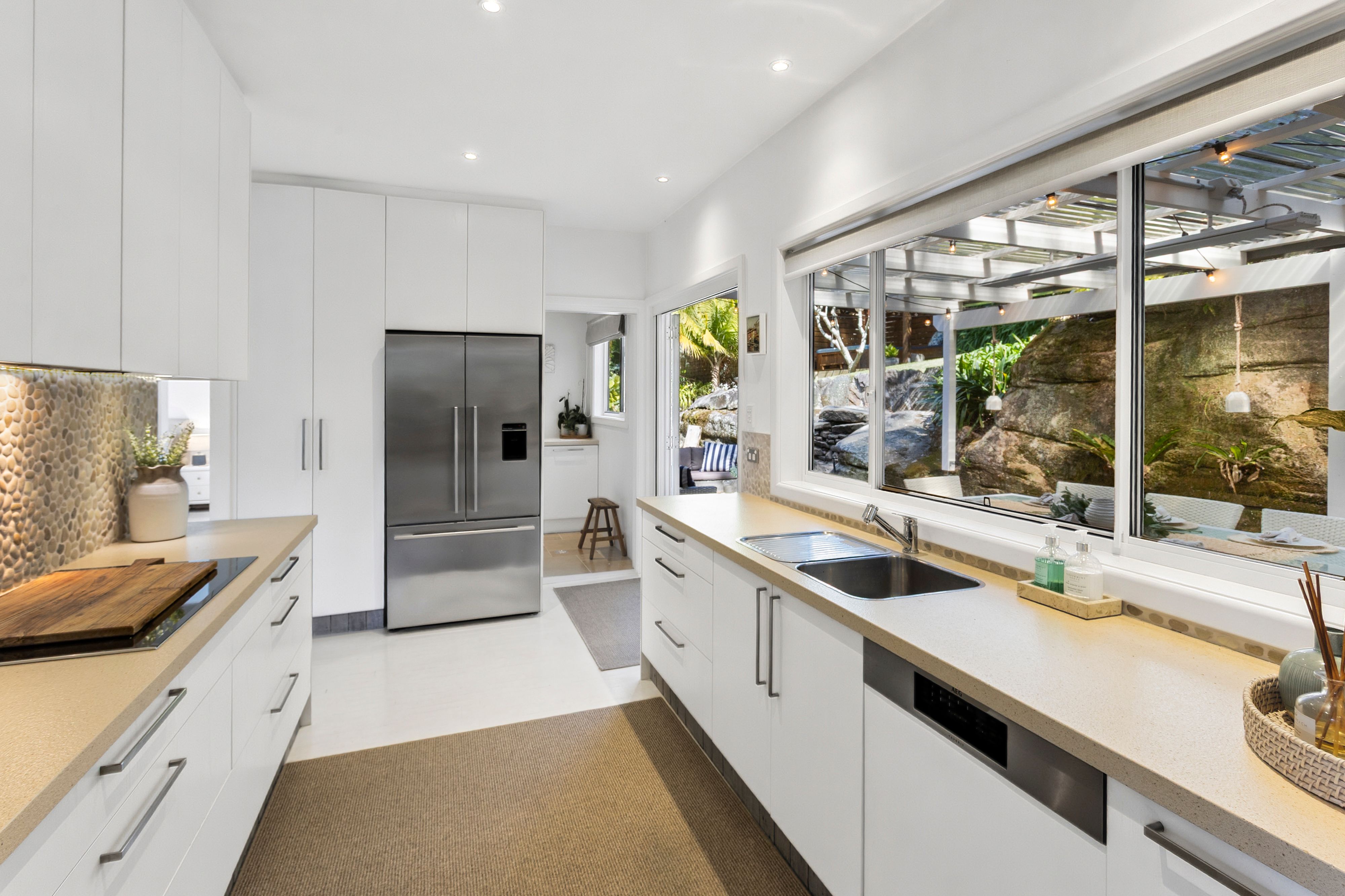 10 Georgina Avenue — photo 4 of 20
