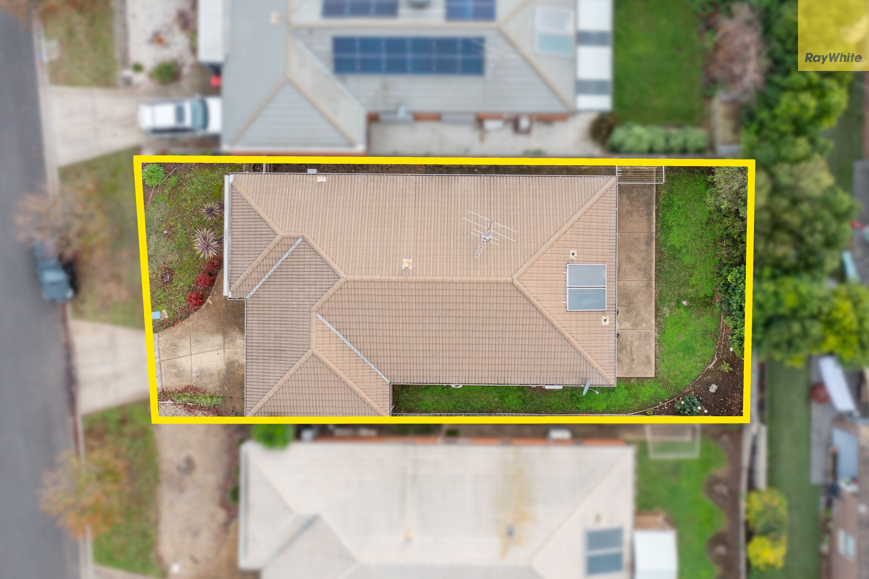 21 Sutton Grove — photo 9 of 12