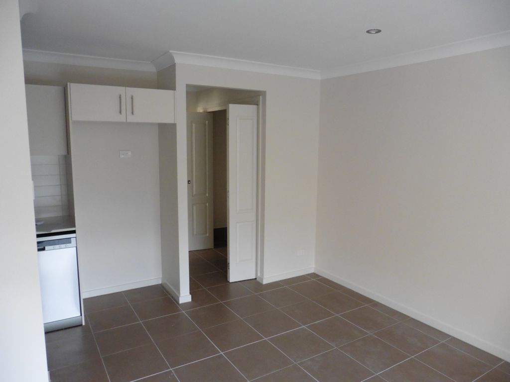 2/4 Wenlock Place, Brassall, QLD 4305