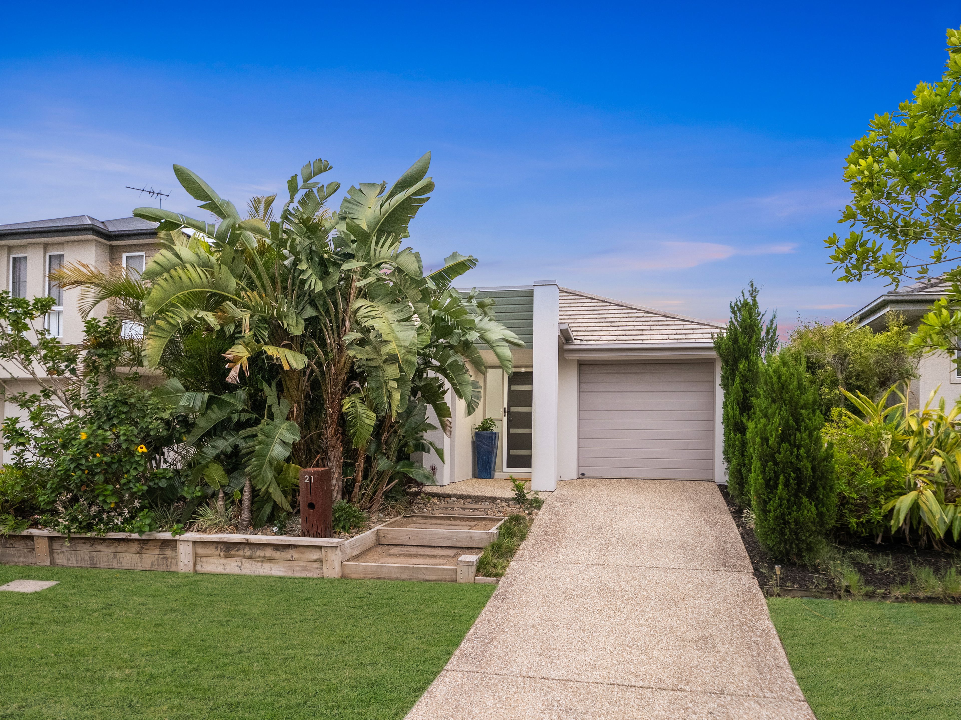 21 Riviera Crescent