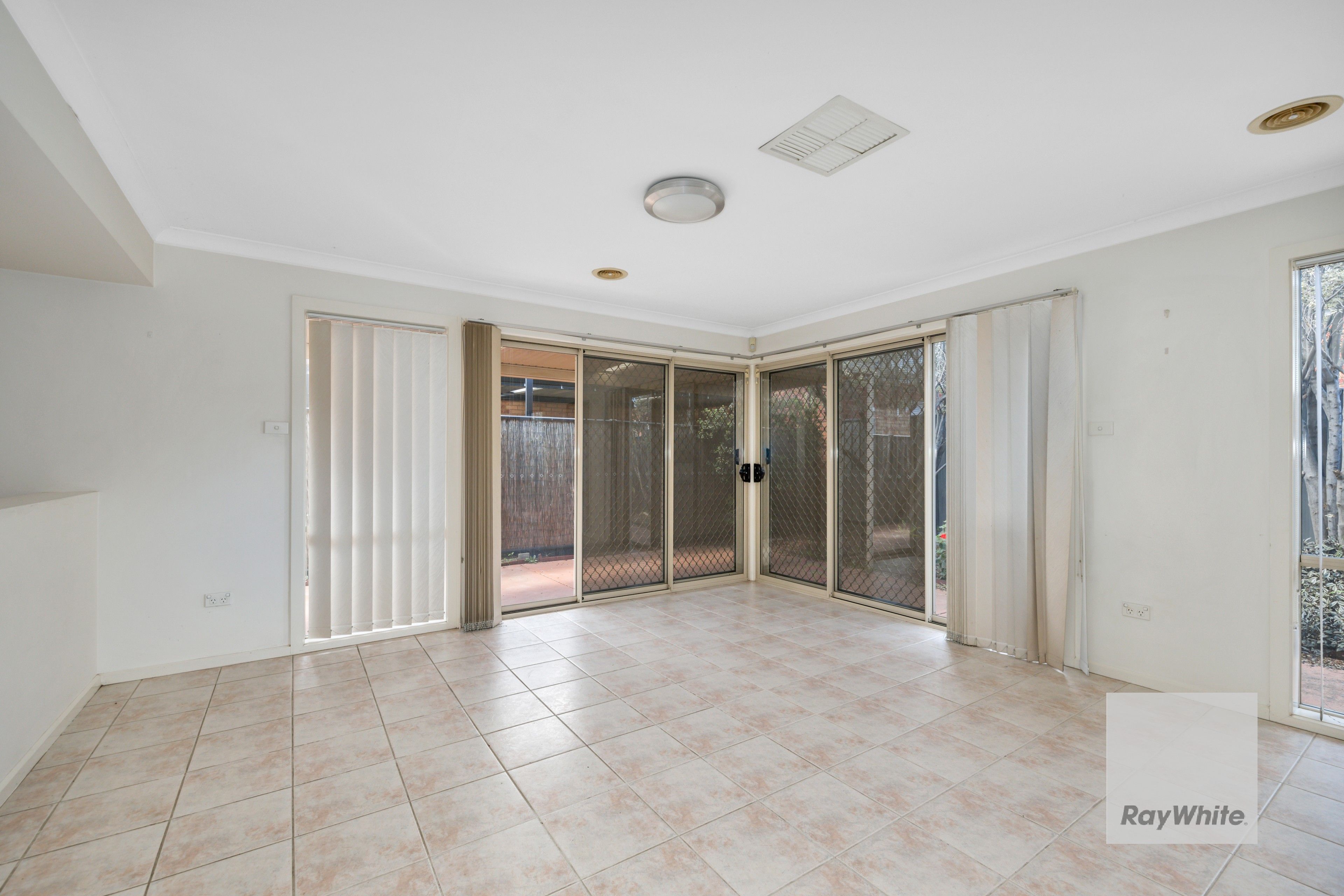 4 Gosford Gardens — photo 5 of 9