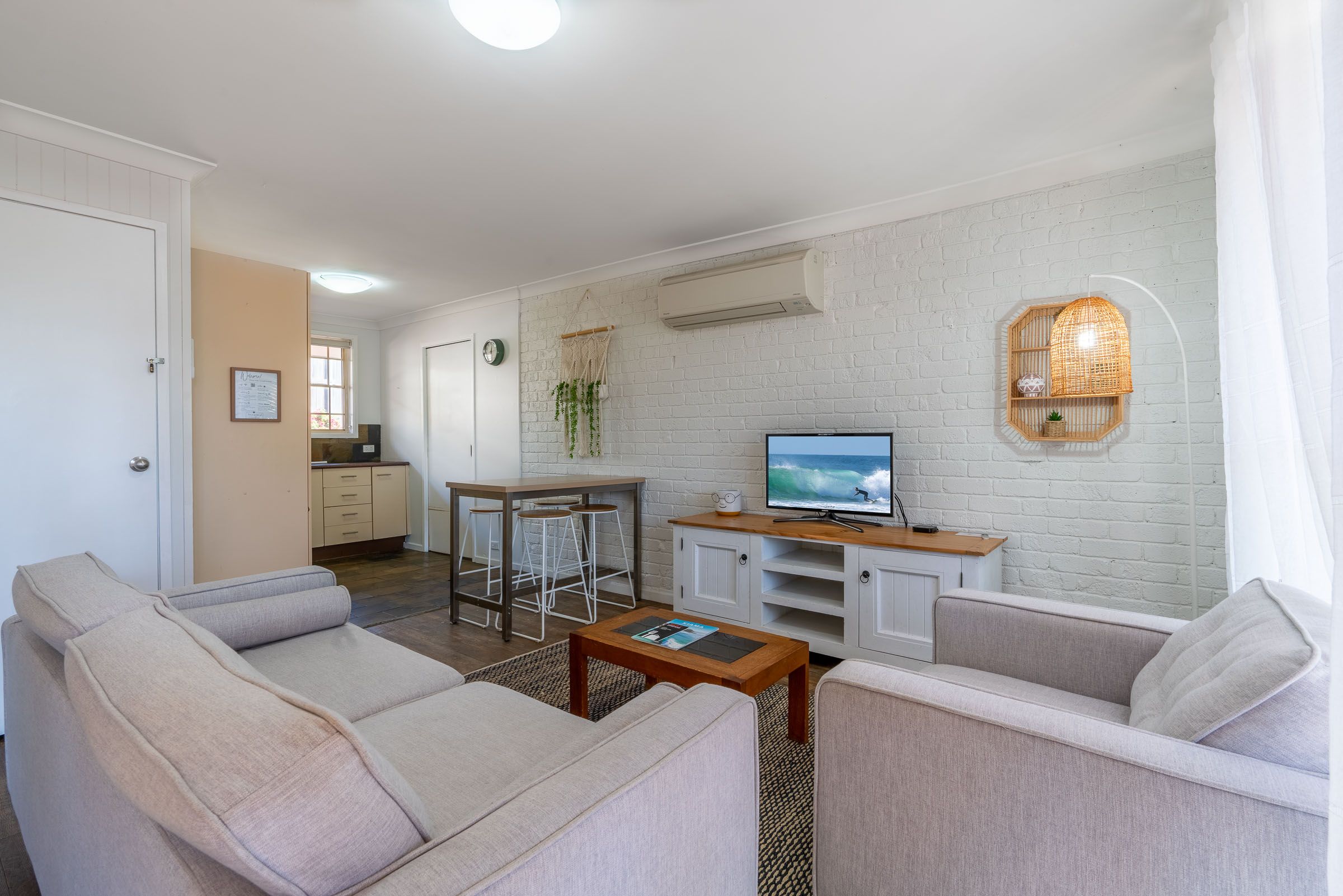 27a South Kiama Drive (Granny Flat) — photo 4 of 9