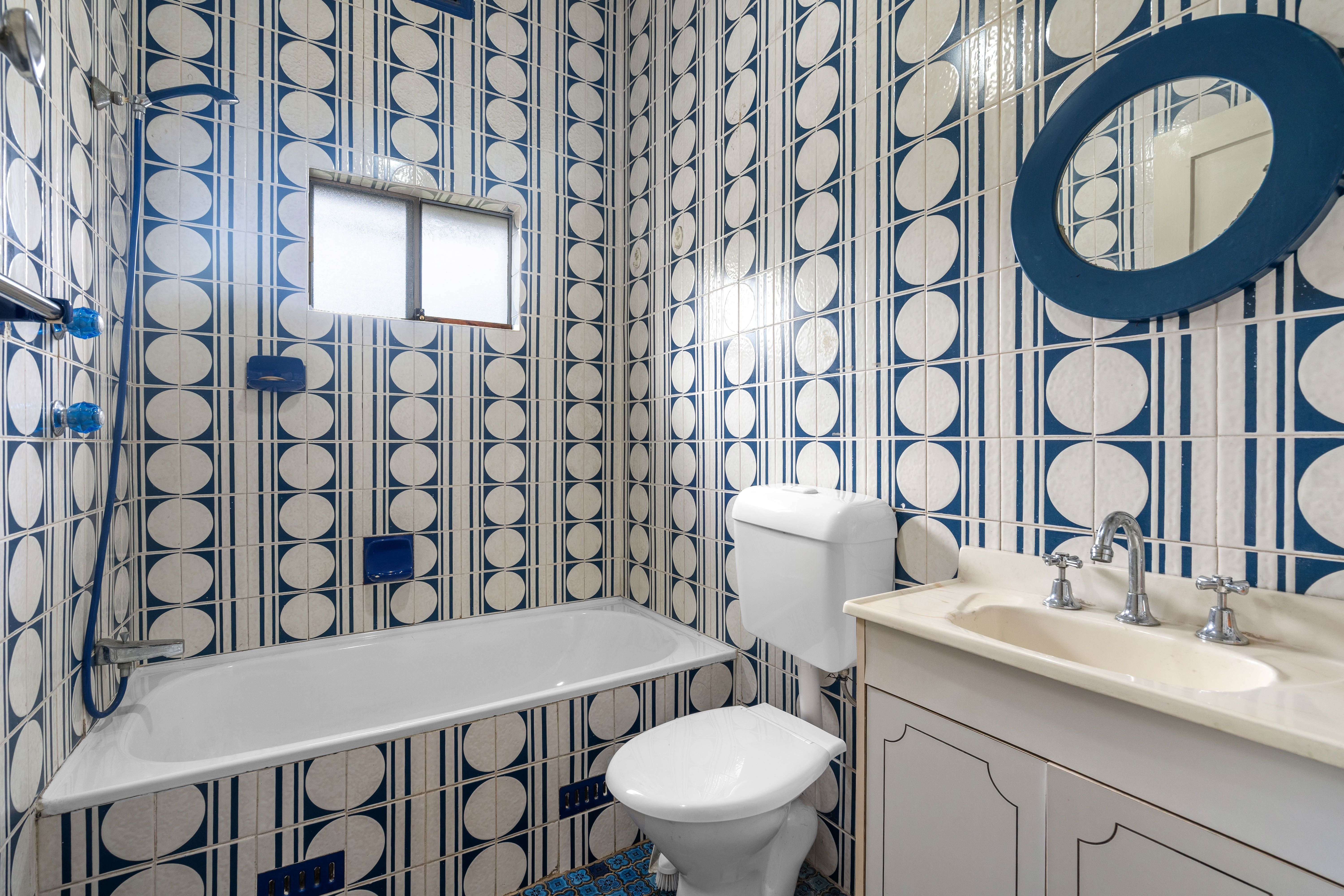 652 Forest Road — photo 4 of 8
