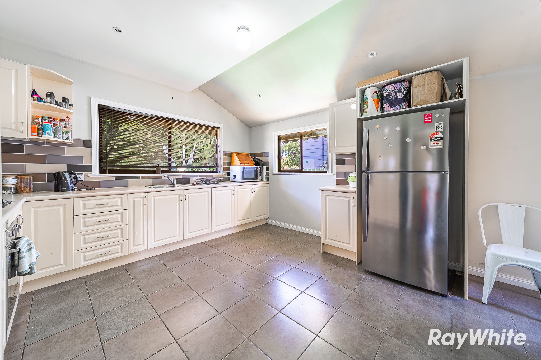 25 Waratah Street, White Hills, VIC 3550