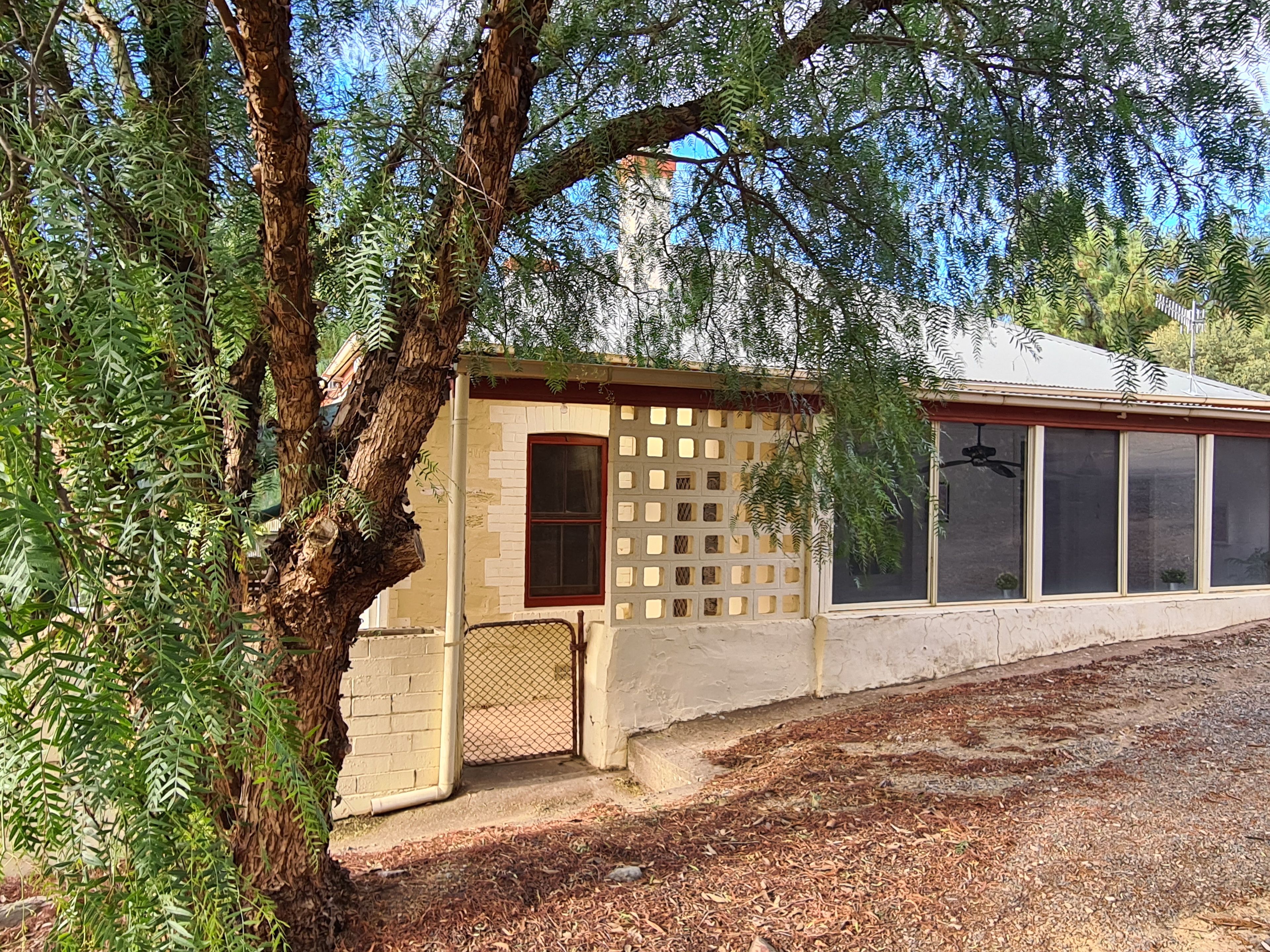 5 Mount Pleasant Road — photo from Ray White Clare Valley