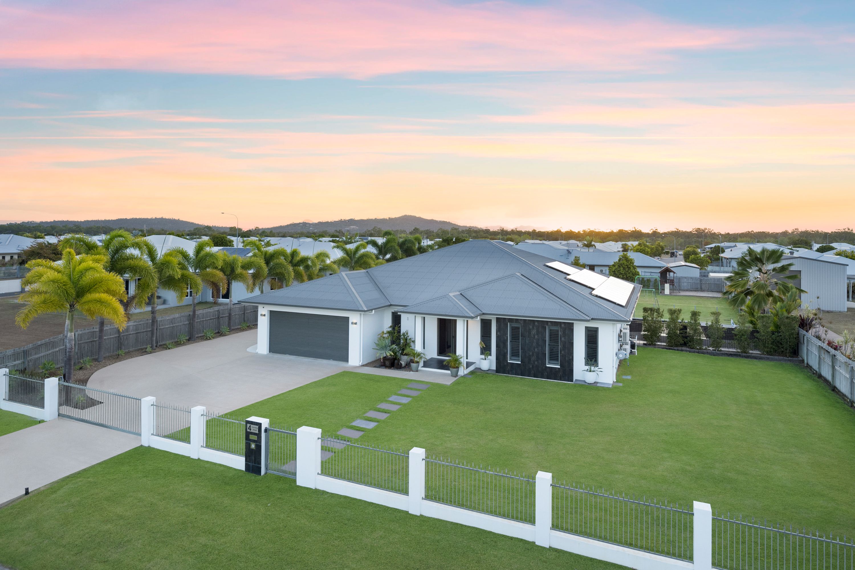 4-6 Conway Street, Mount Low, QLD 4818