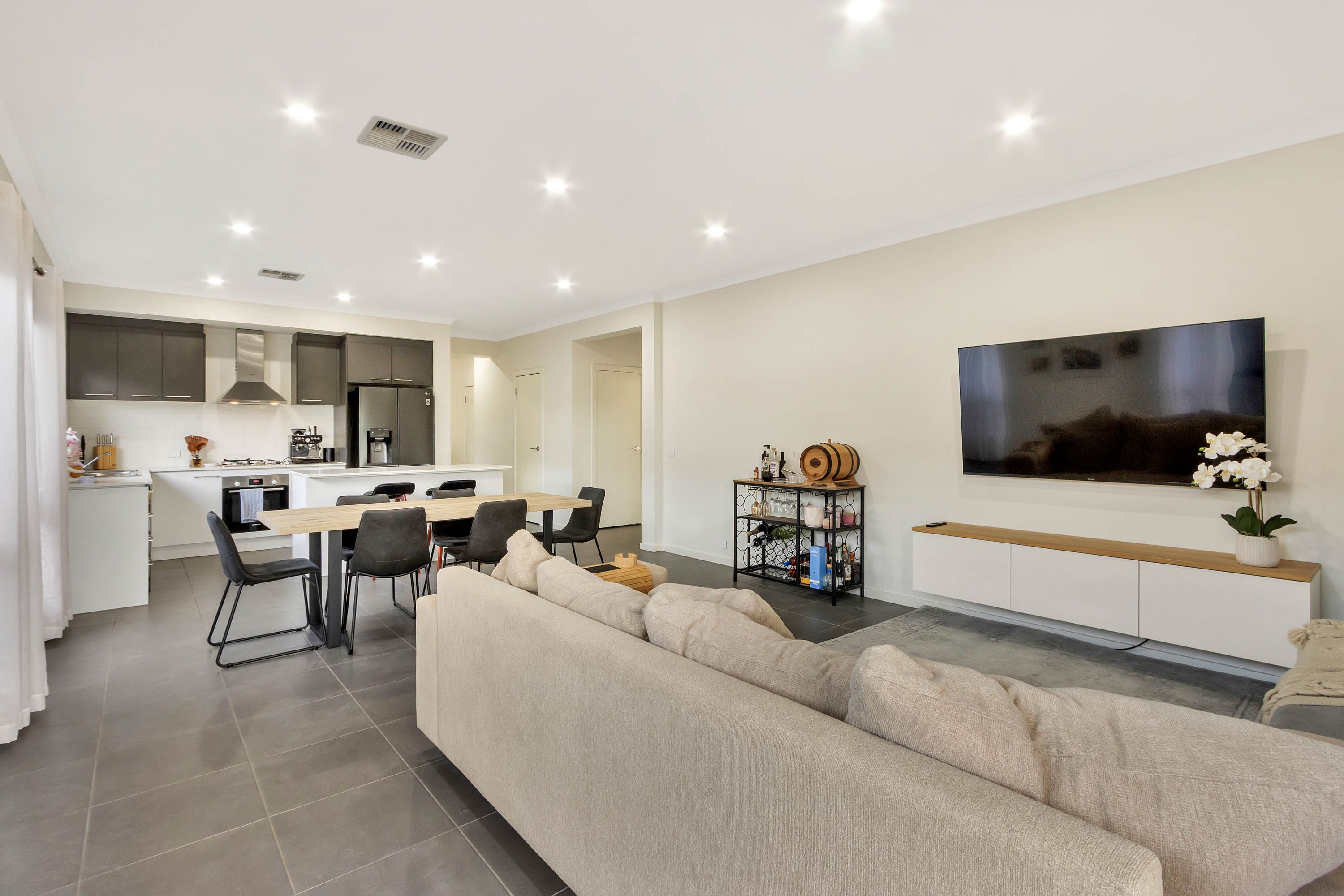 6 Frome Road — photo 11 of 23