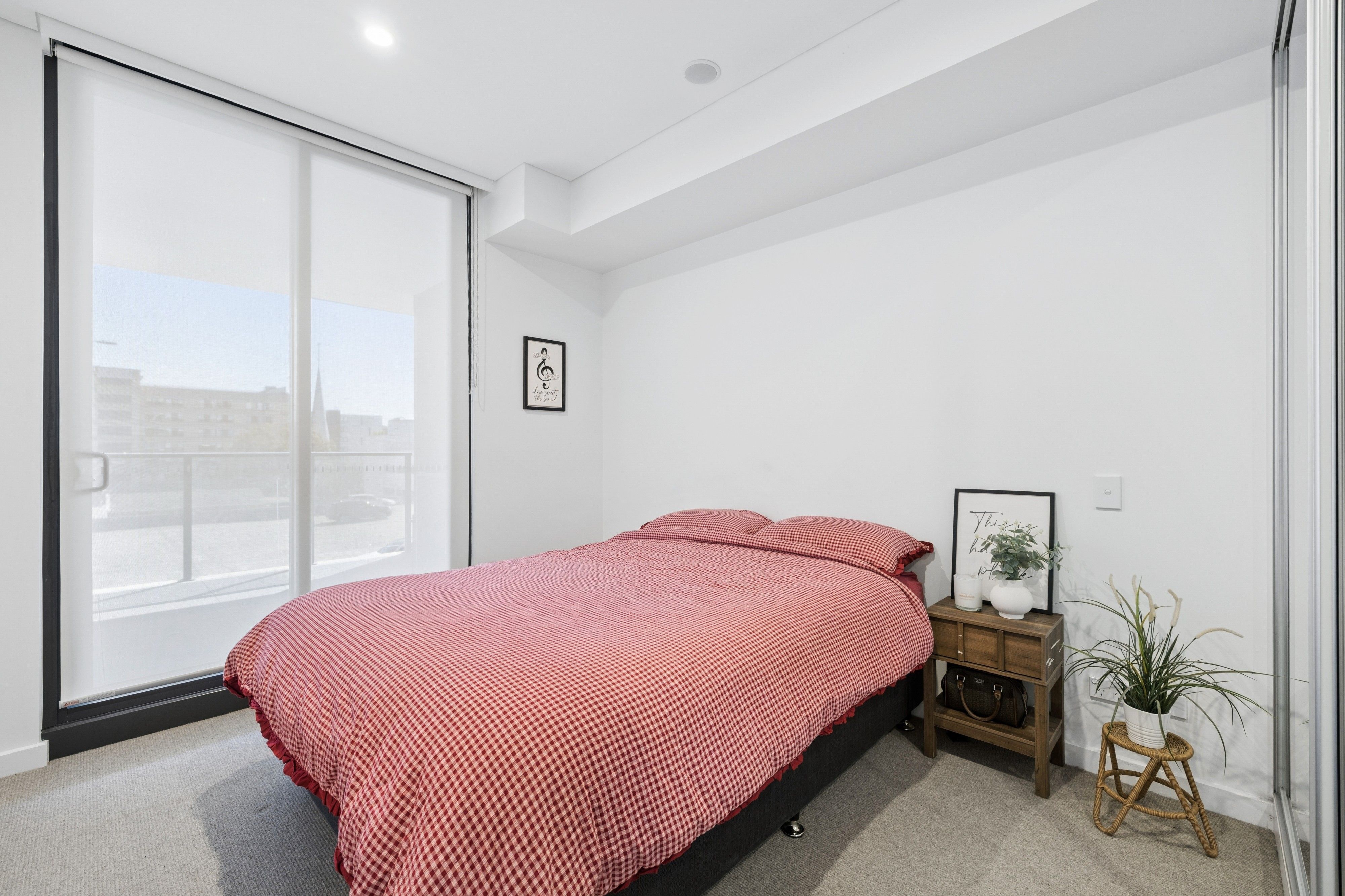 407/25 Meredith Street — photo 4 of 13