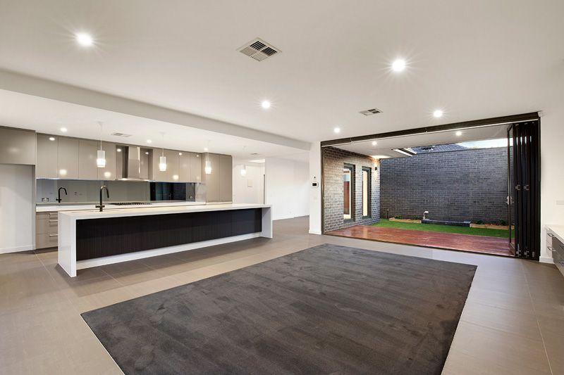 2/8 Curran Street, Oakleigh East, VIC 3166