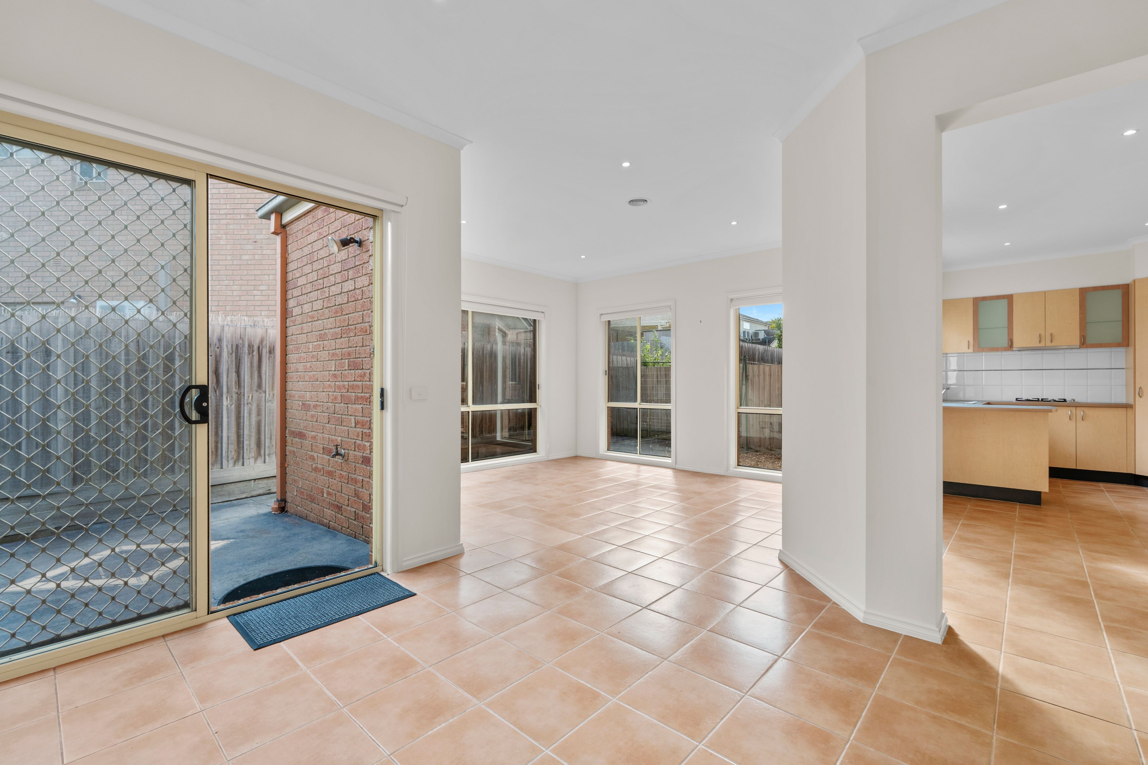 6 Crepe Myrtle Crescent, South Morang, VIC 3752