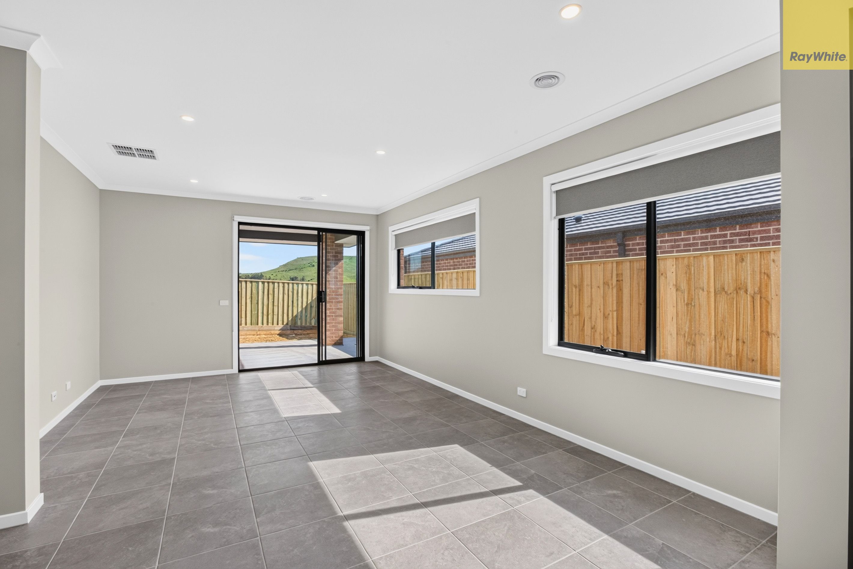 18 Armstrong Rise — photo 3 of 11