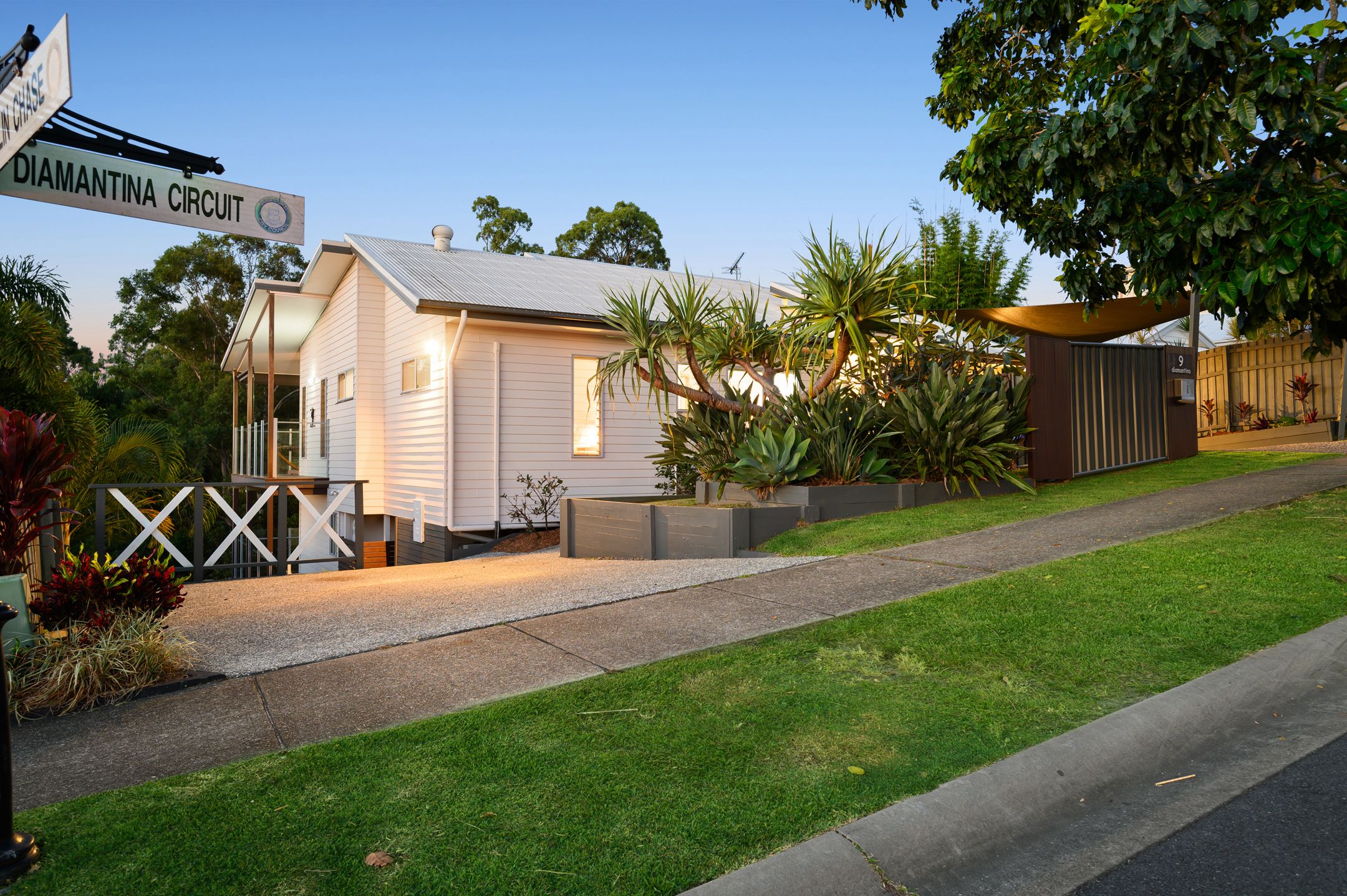 9 Diamantina Circuit, Pacific Pines, QLD 4211