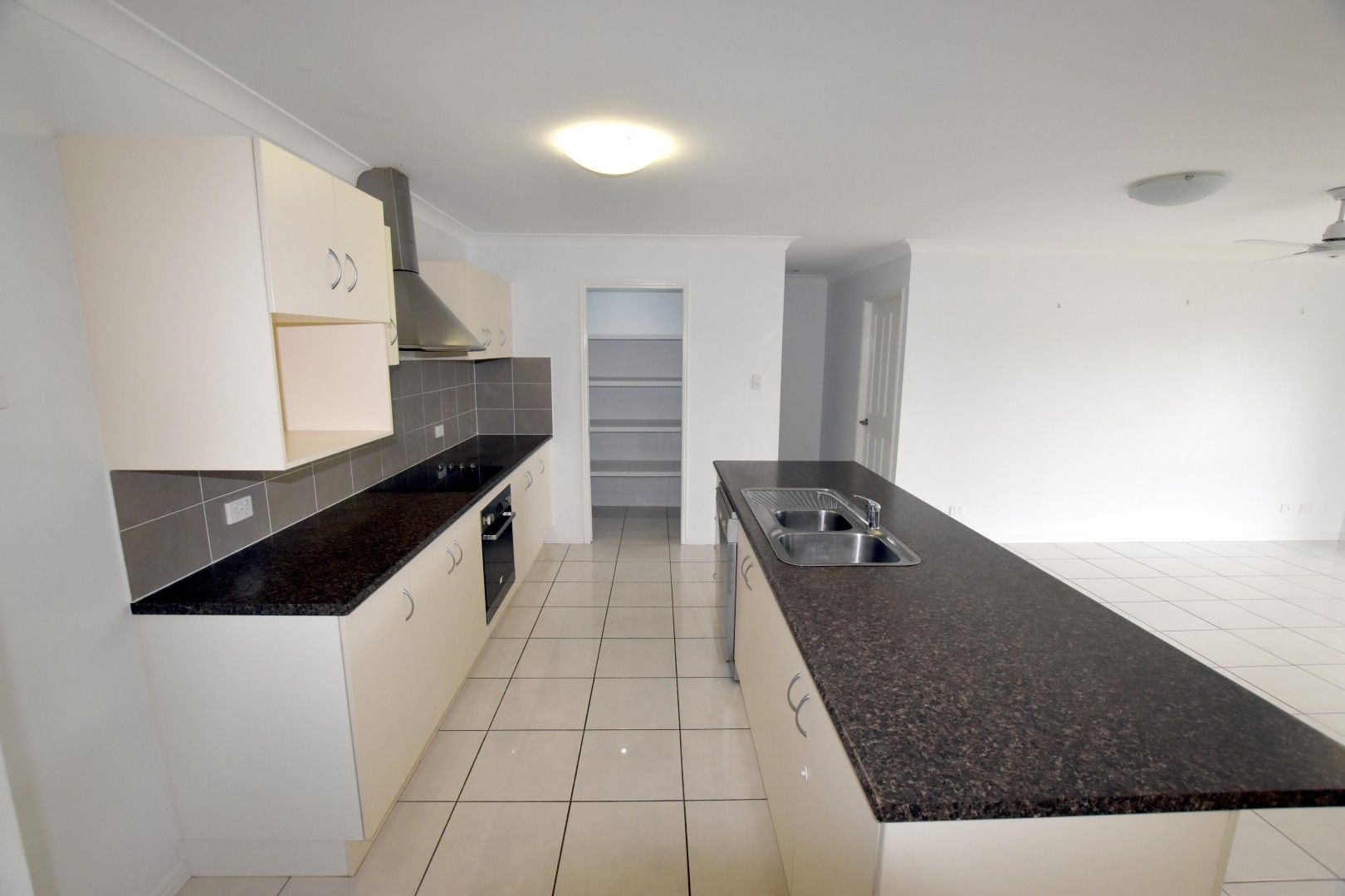 31 Woodland Court, Kirkwood, QLD 4680