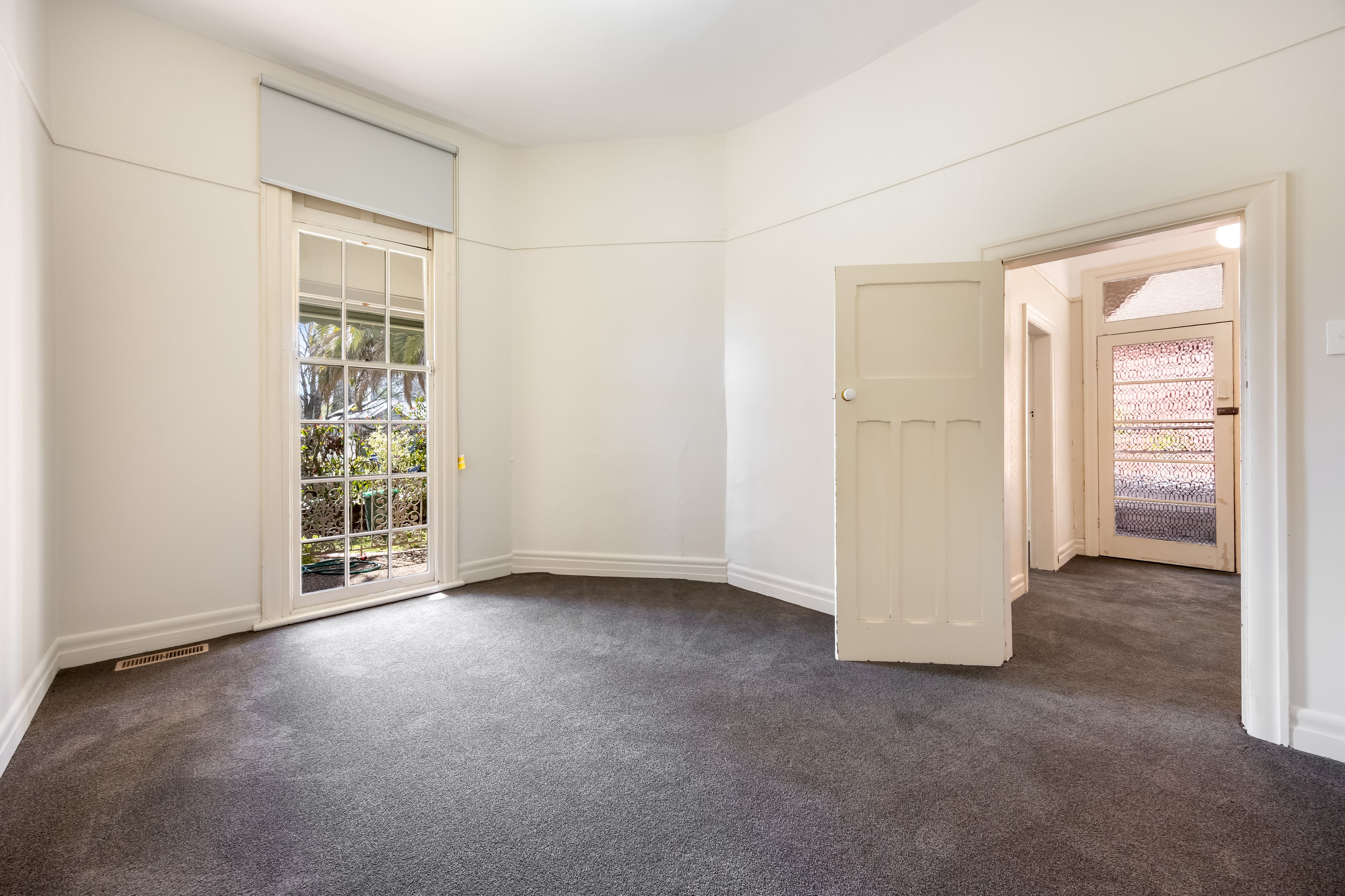 309 Macarthur Street — photo 5 of 13