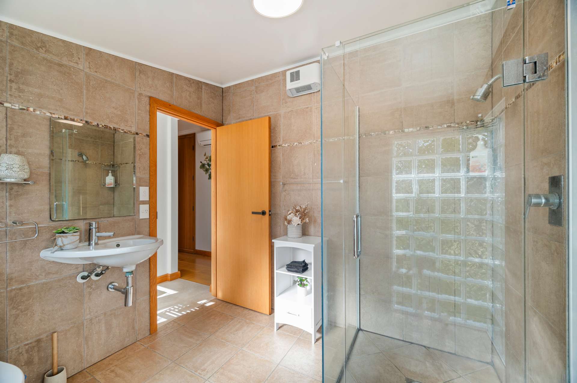 75 Mokoia Road photo 17