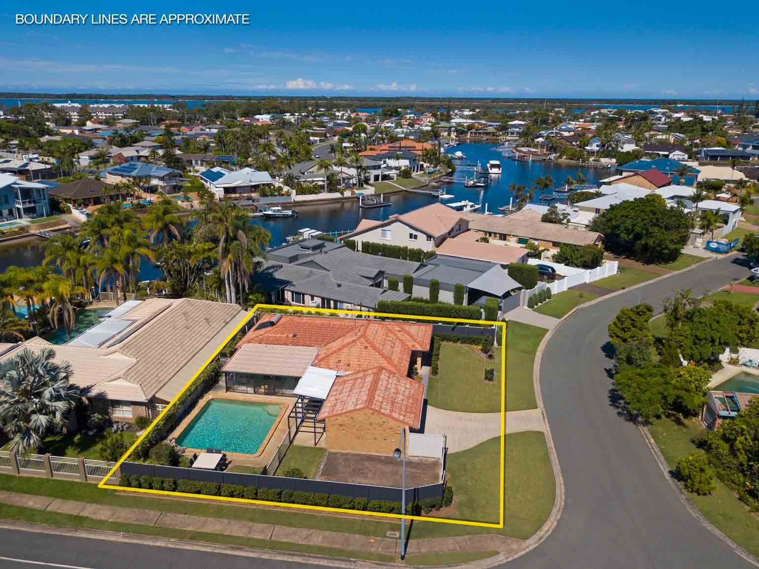2 Girua Avenue, Runaway Bay, QLD 4216