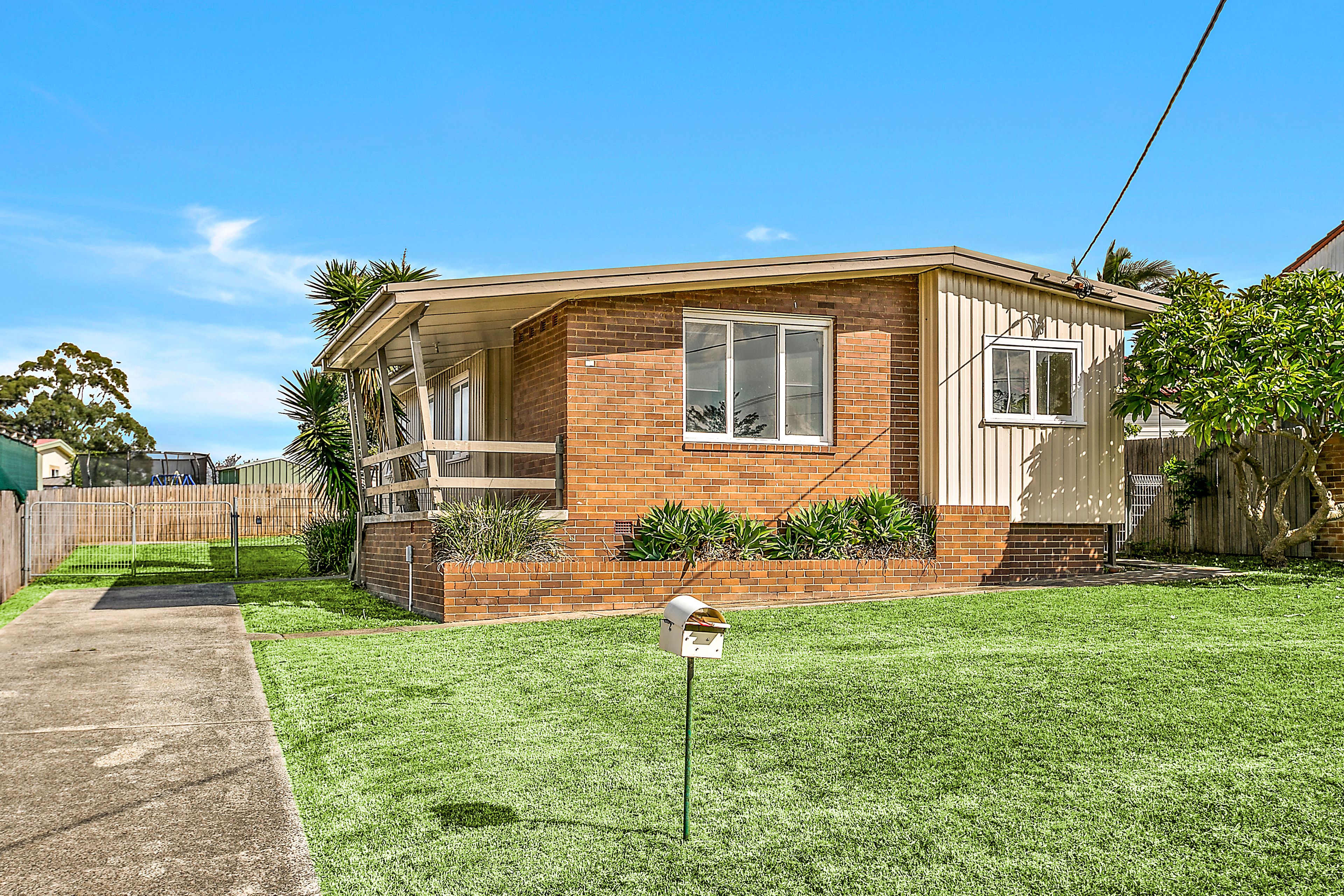 44 Bradman Avenue