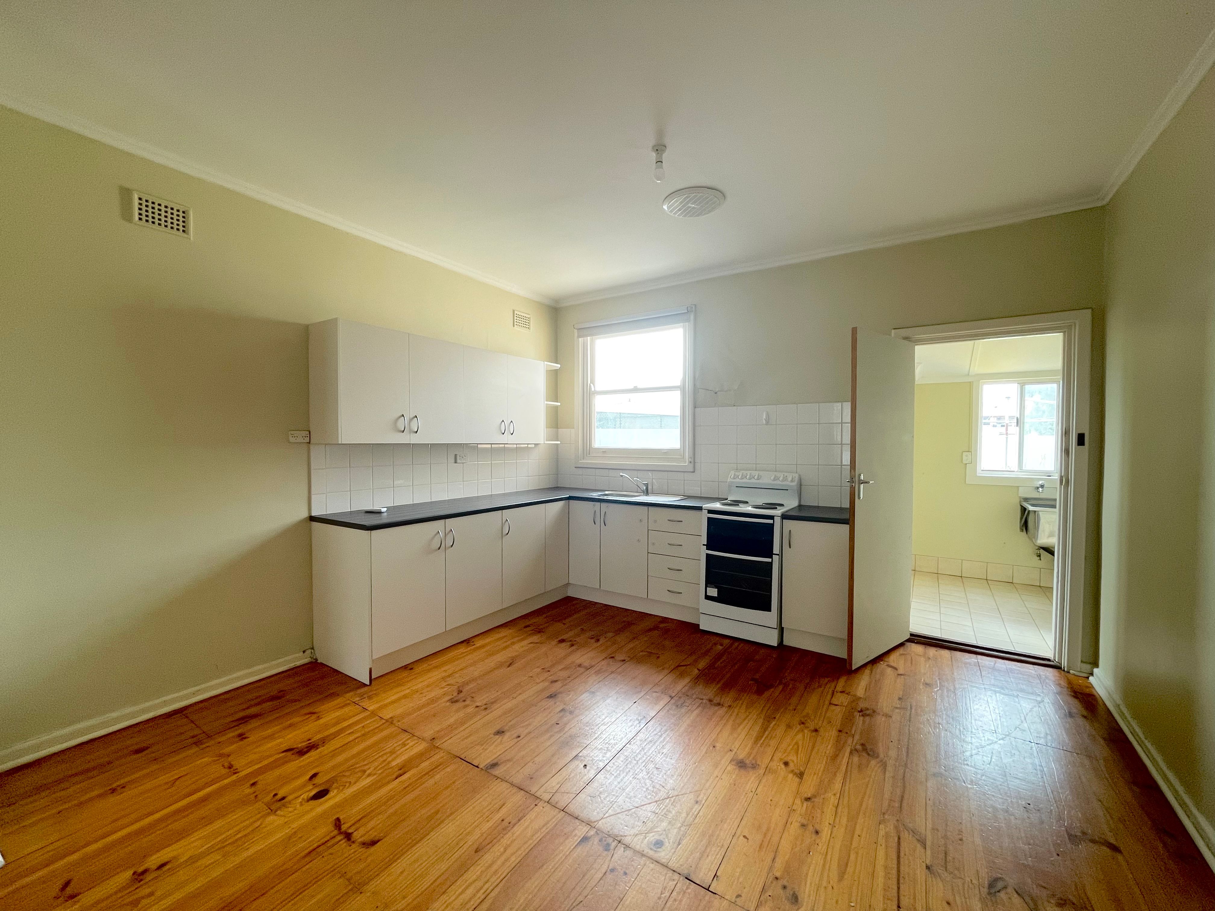 10 Oldridge Street — photo 4 of 11