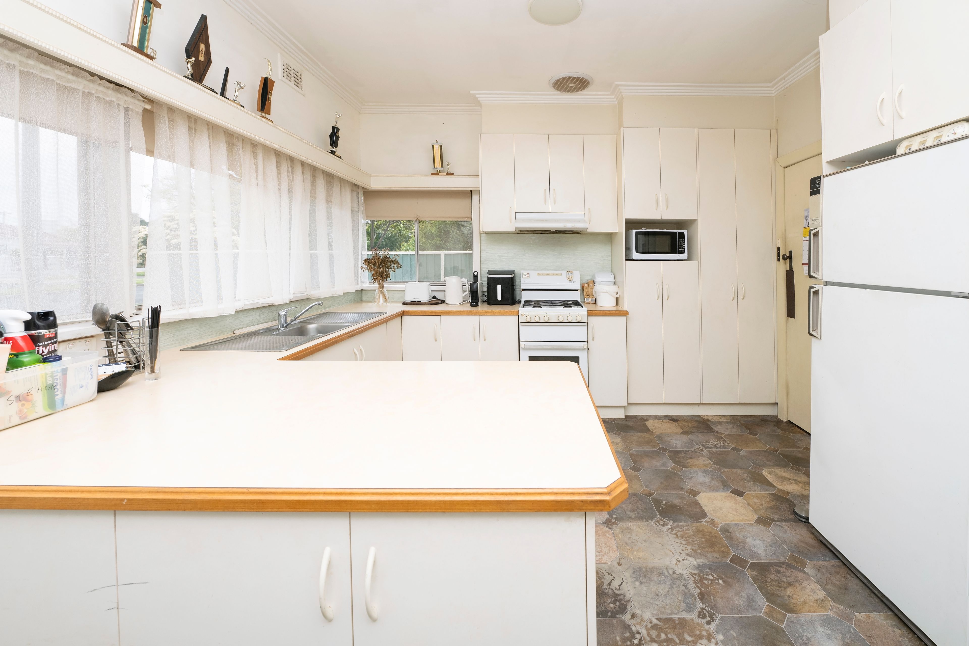83 McCrae Street — photo 6 of 19