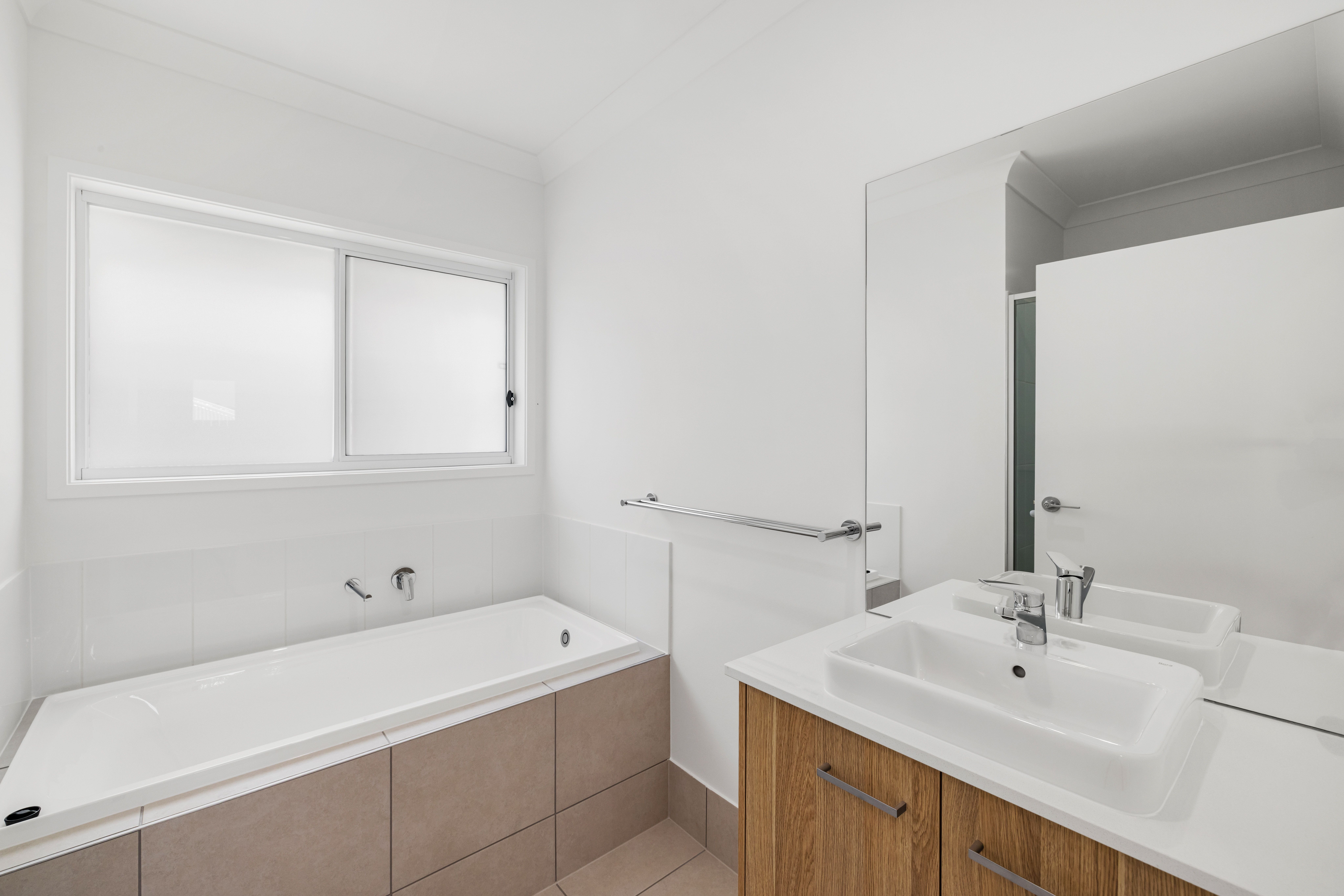 21 Jovinov Road — photo 8 of 12