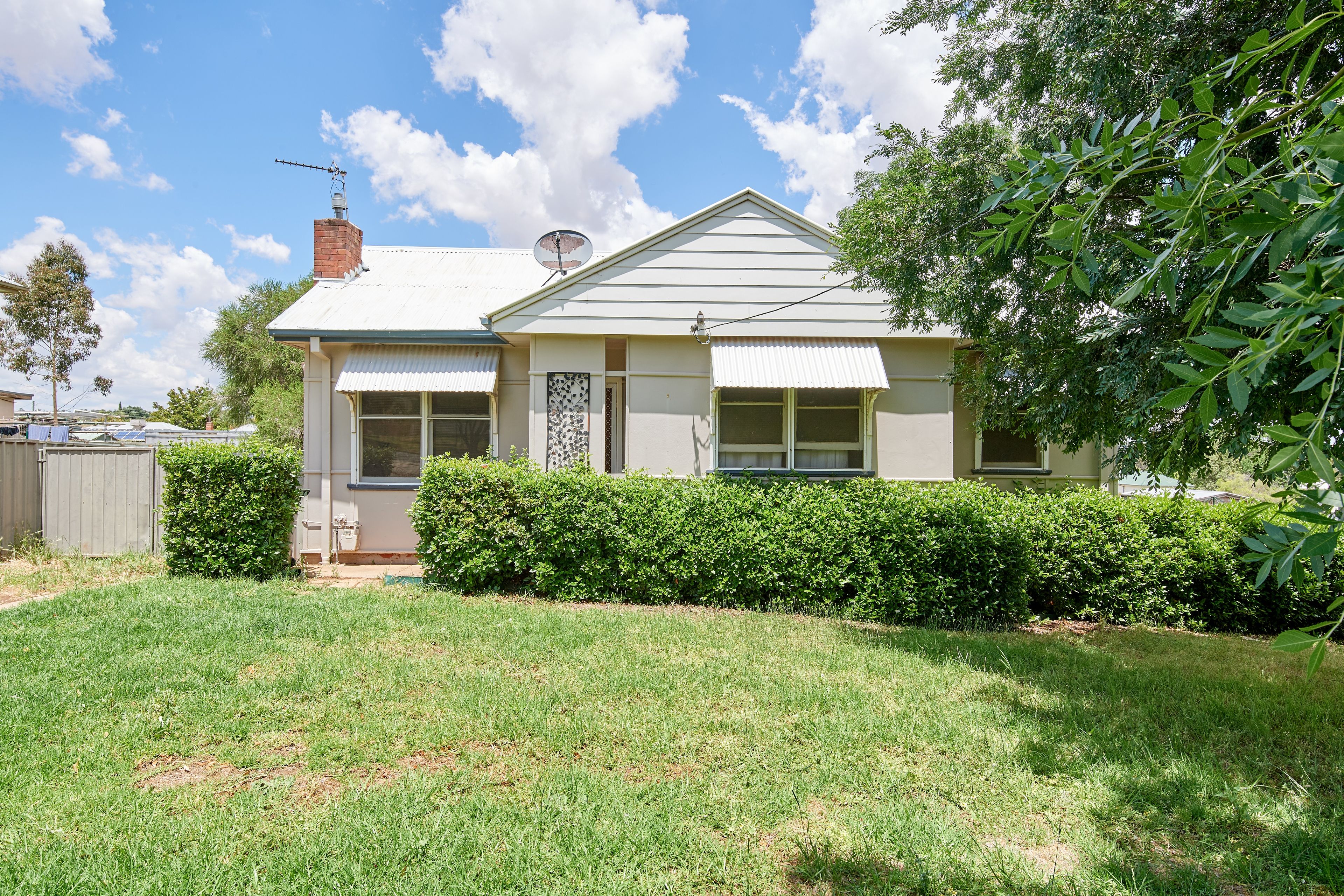 13 Lillian Street, Junee NSW 2663