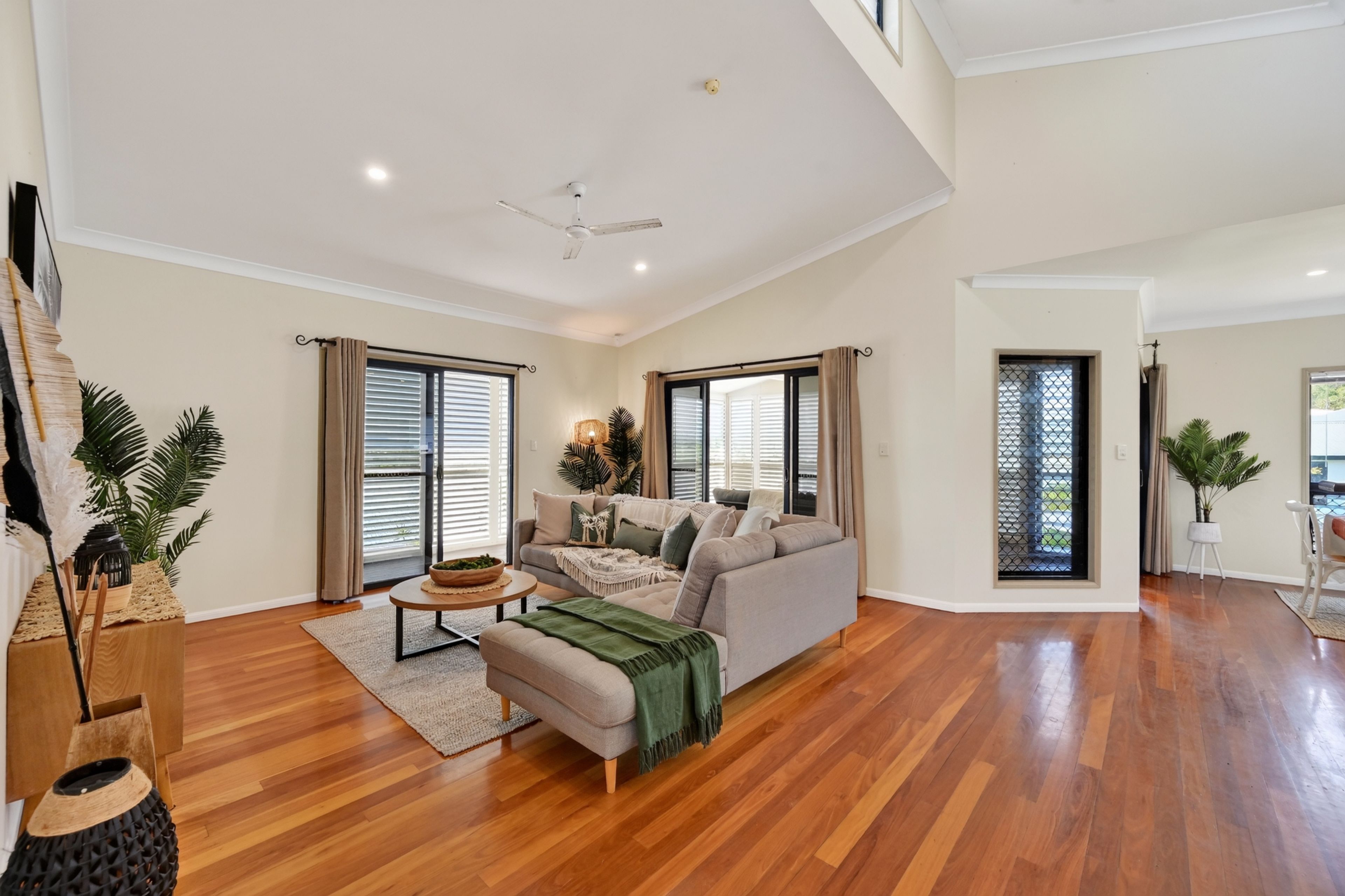 35 Goicoechea Drive — photo 9 of 28