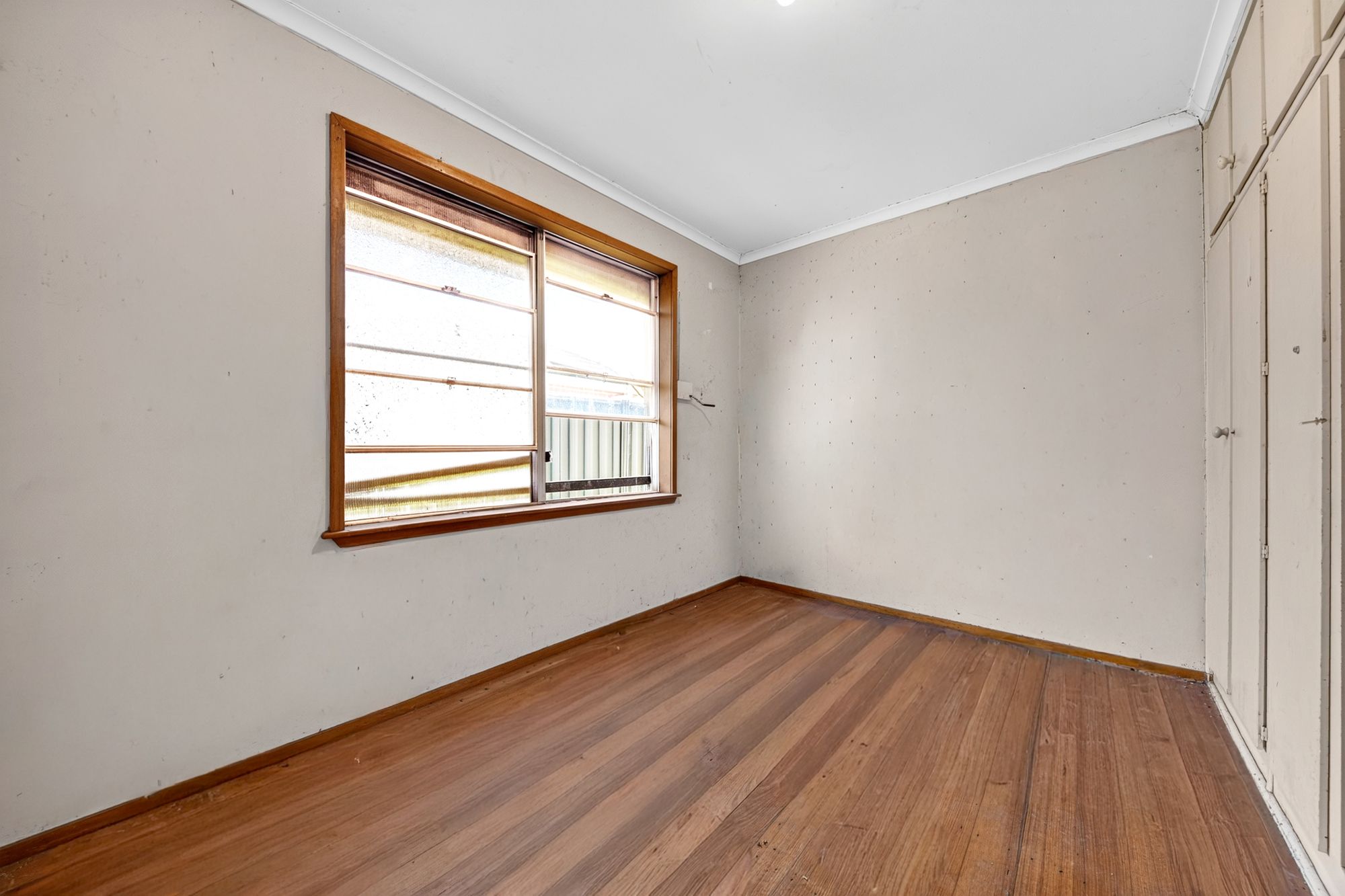27 Robertson Crescent — photo 9 of 20